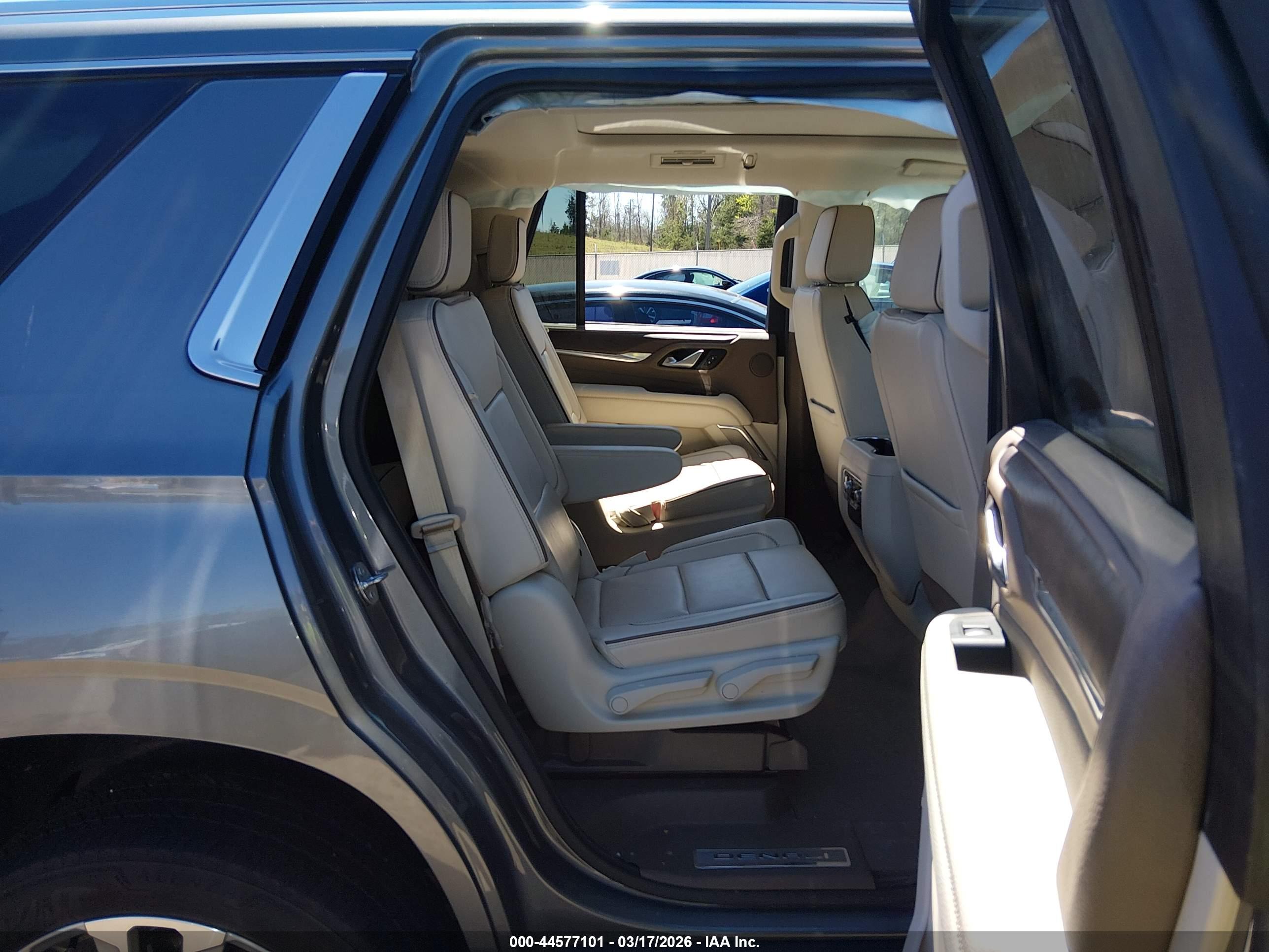 GMC YUKON image 8
