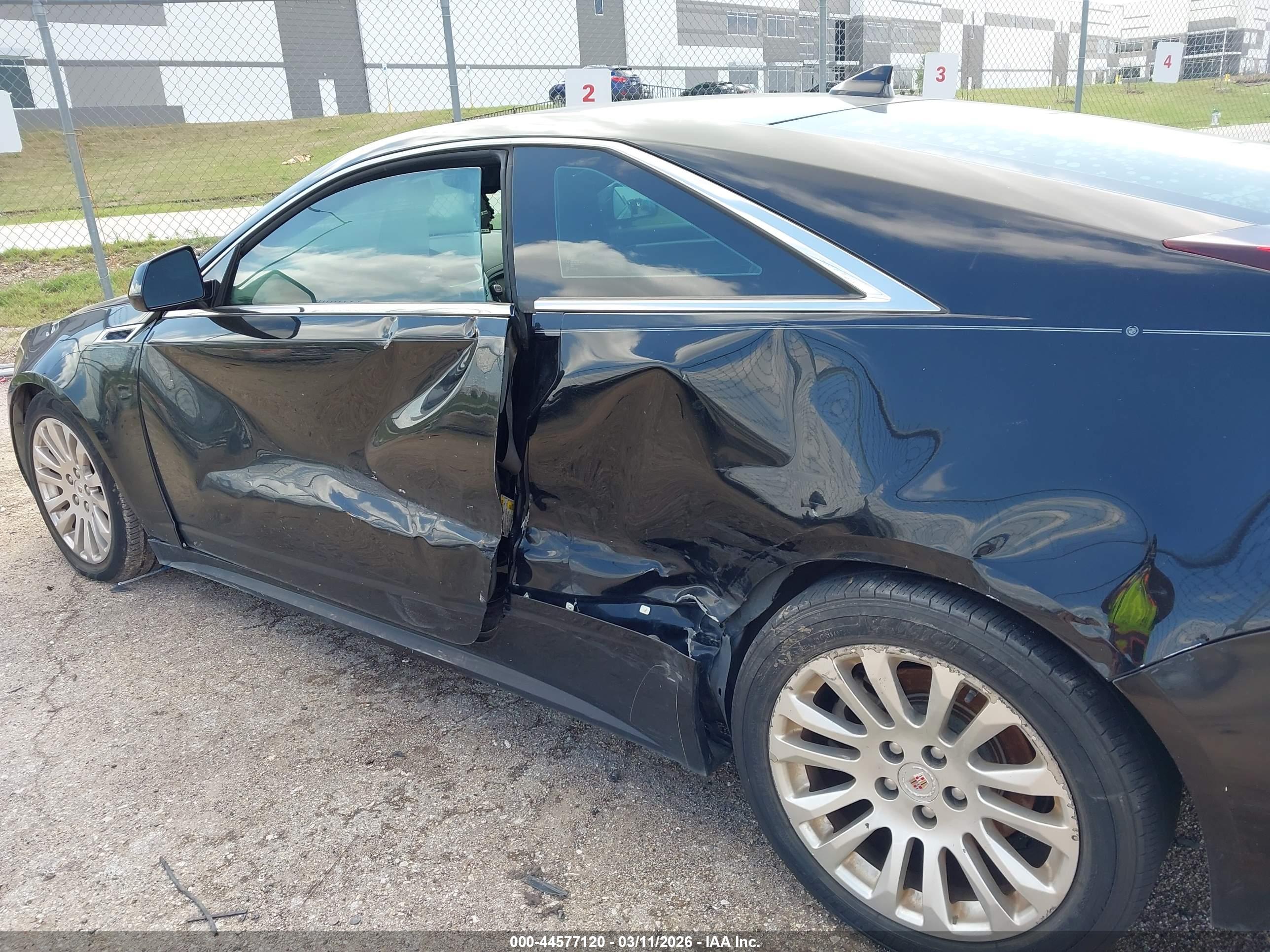 CADILLAC CTS image 6