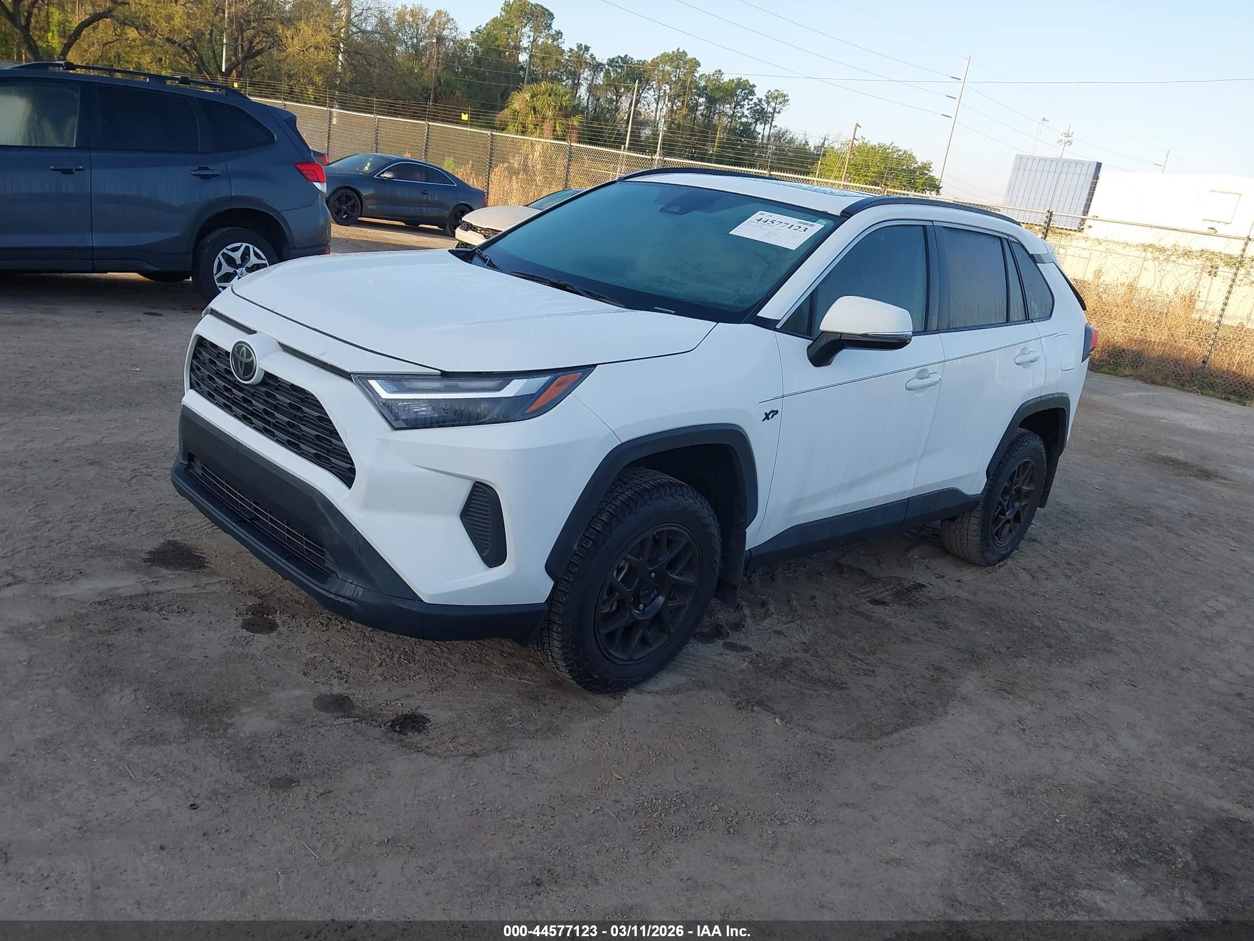 TOYOTA RAV4 image 2