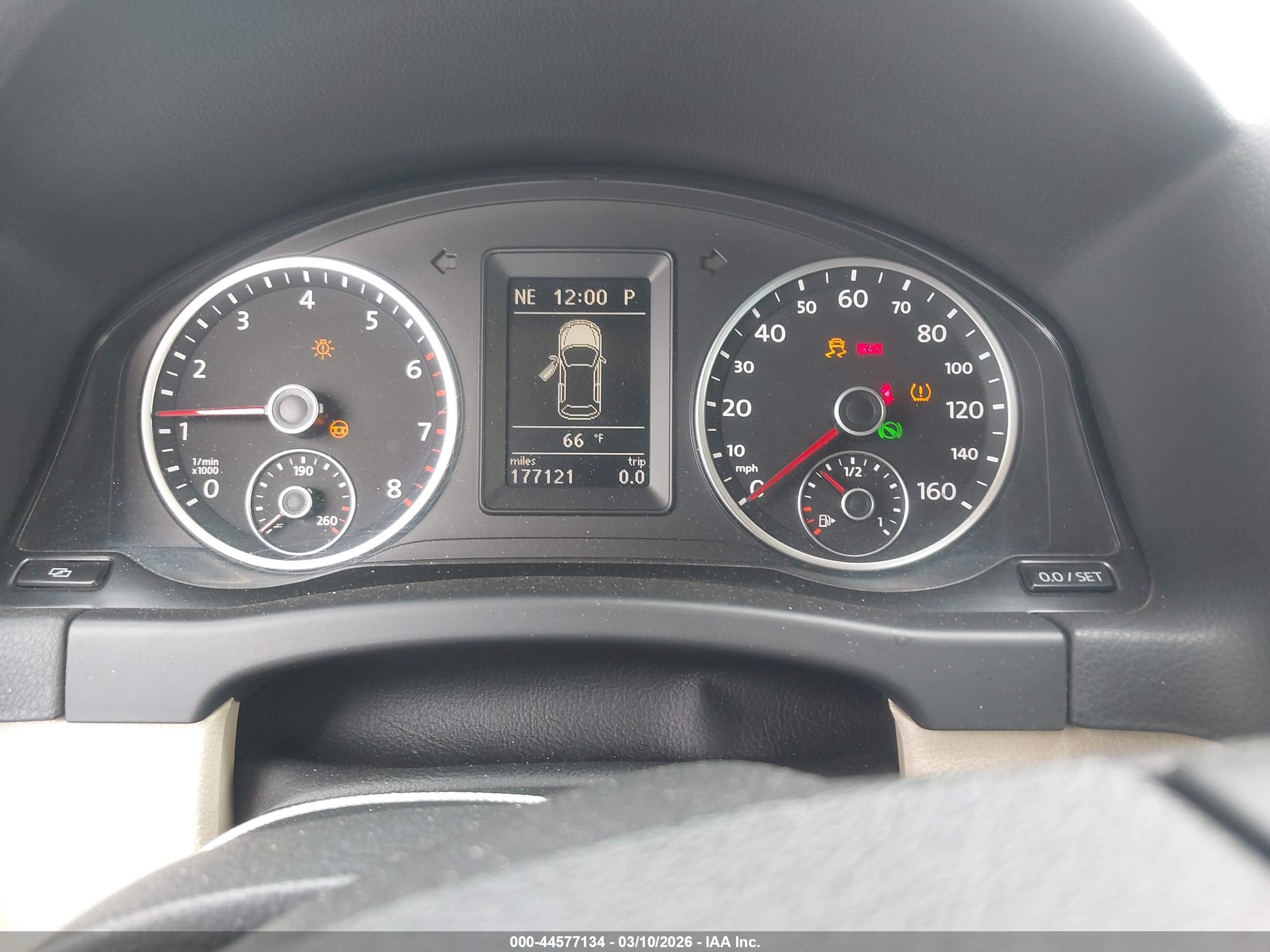 VOLKSWAGEN TIGUAN image 7
