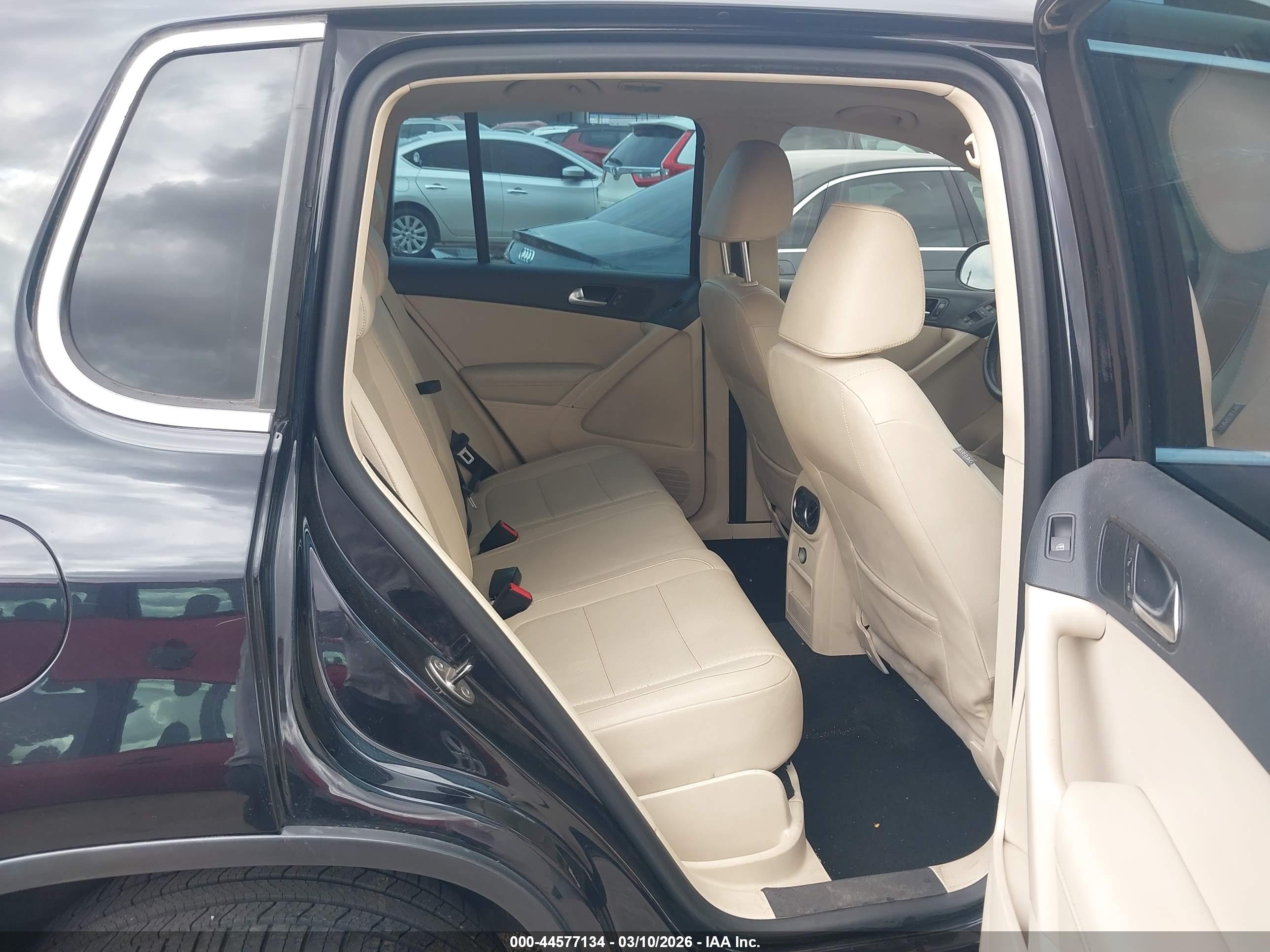 VOLKSWAGEN TIGUAN image 8