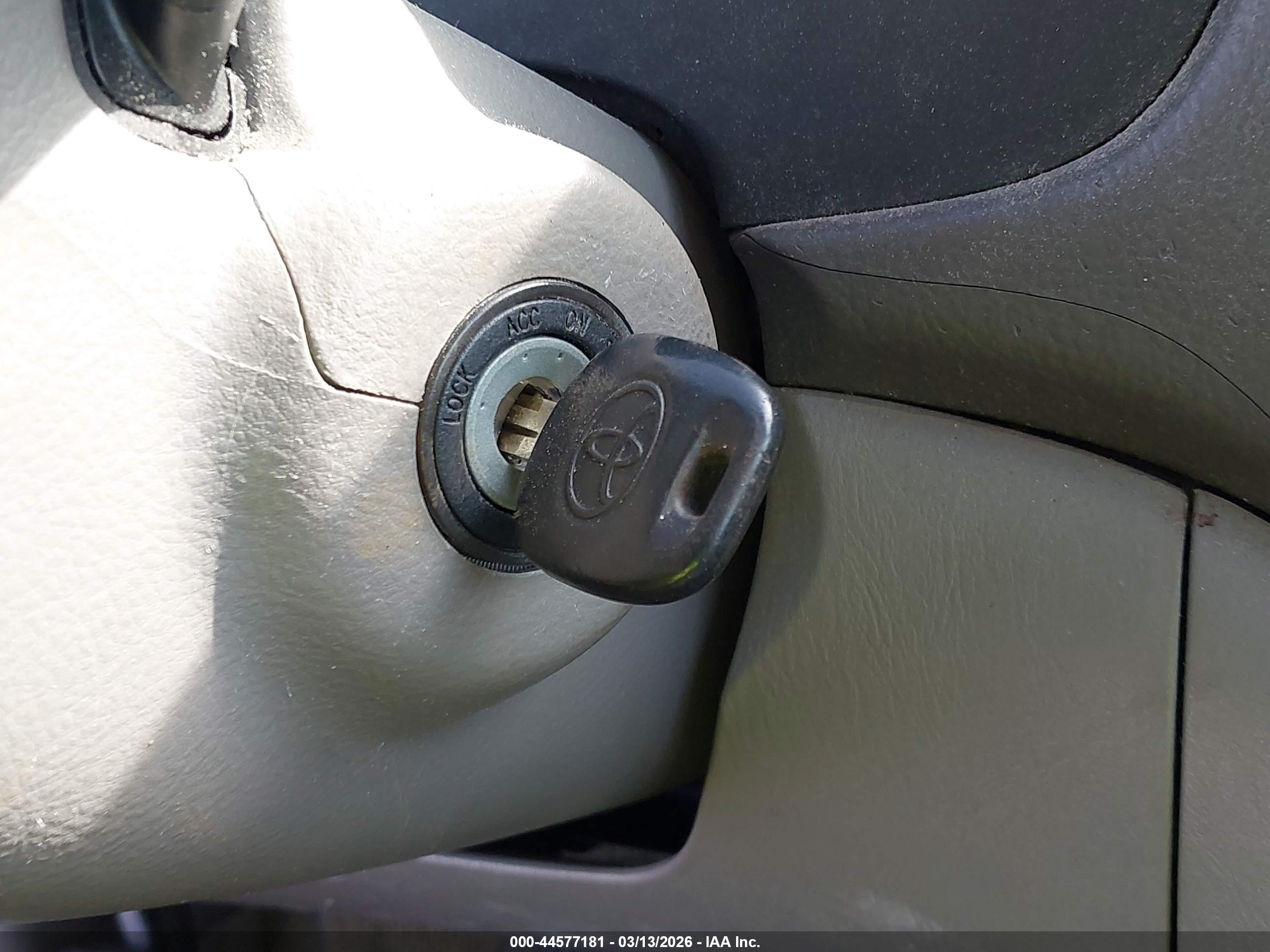 TOYOTA SIENNA image 11
