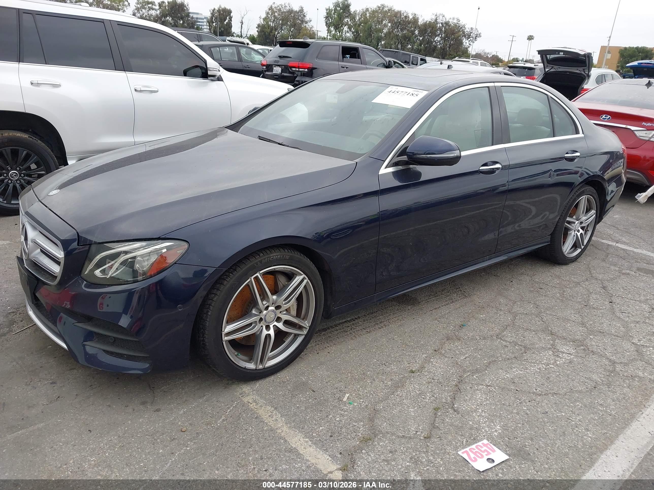 MERCEDES-BENZ E image 2