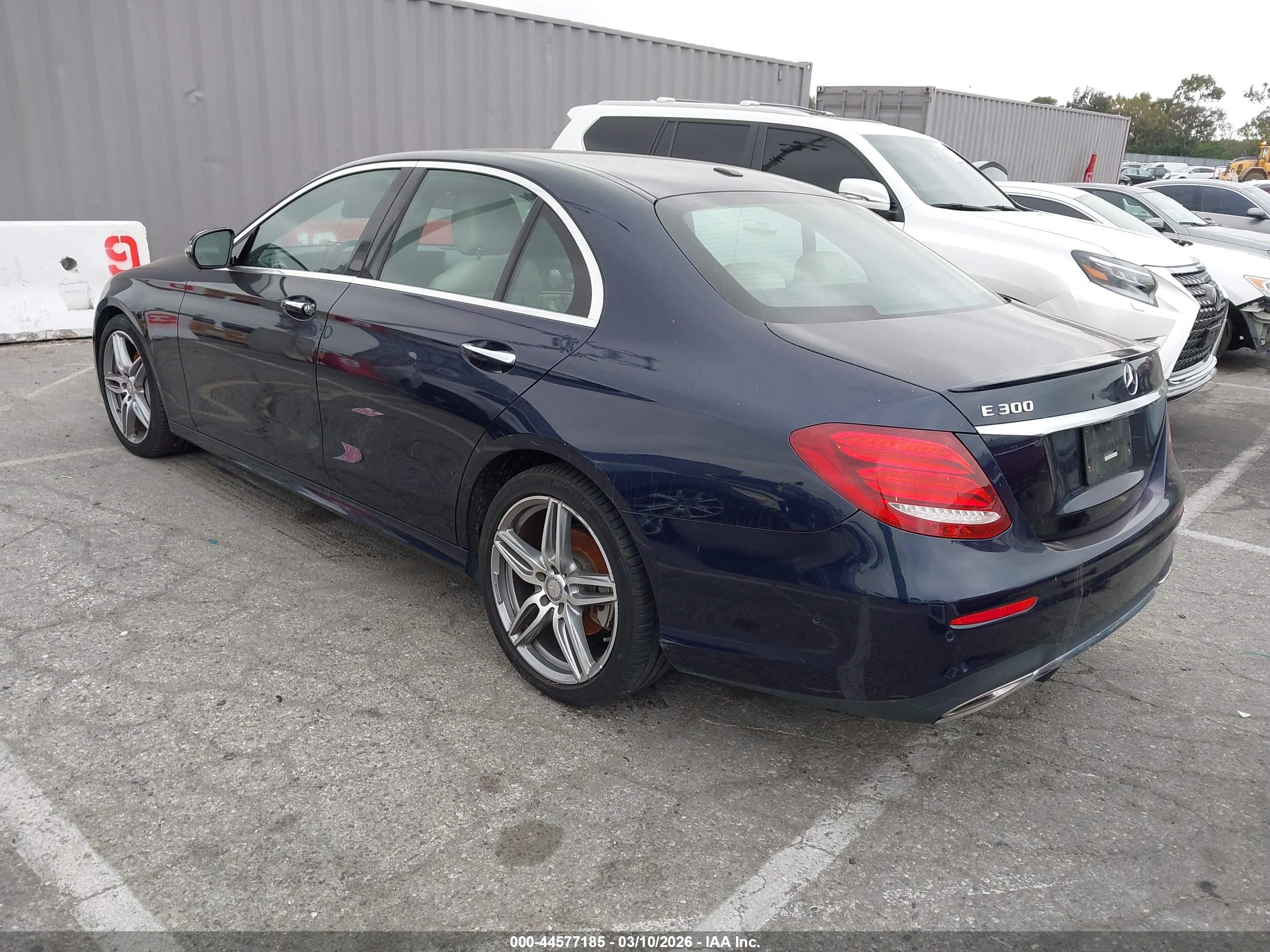 MERCEDES-BENZ E image 3