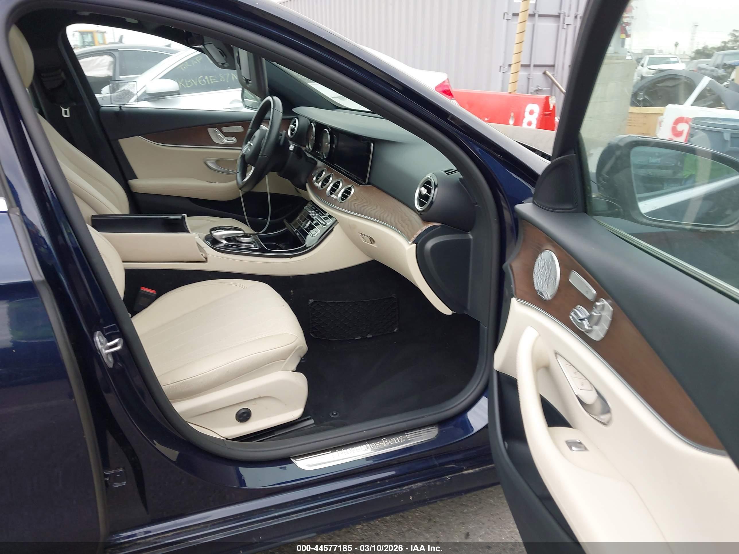 MERCEDES-BENZ E image 5