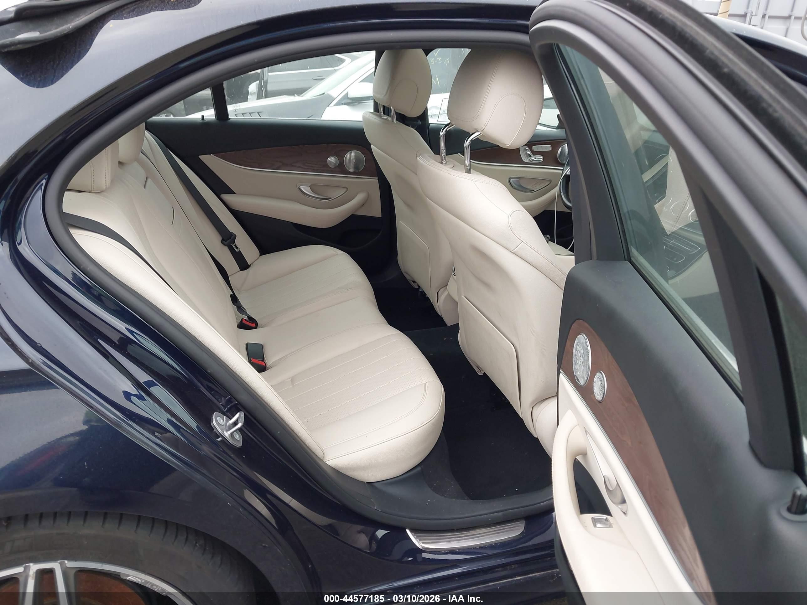MERCEDES-BENZ E image 8