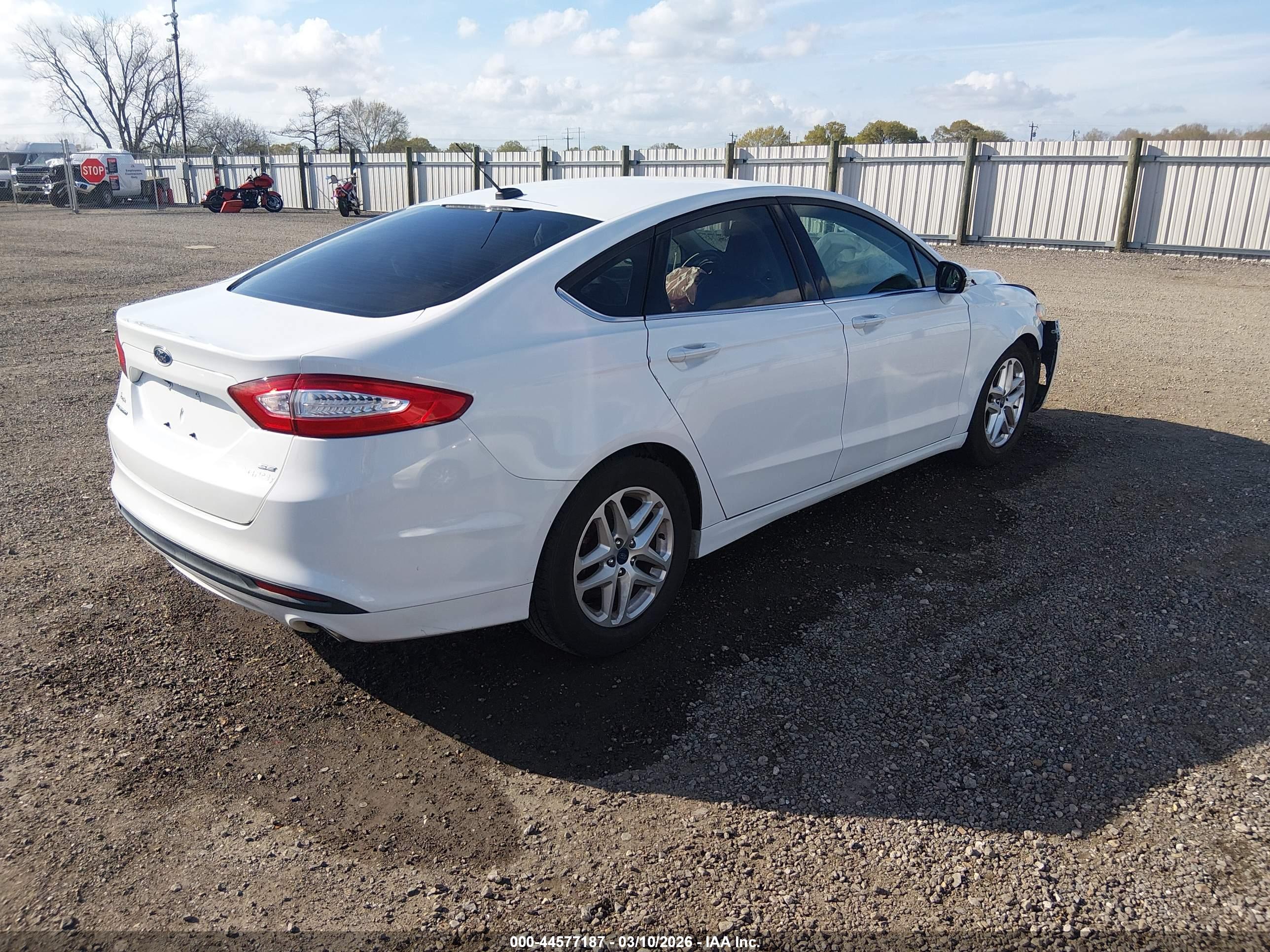 FORD FUSION image 4