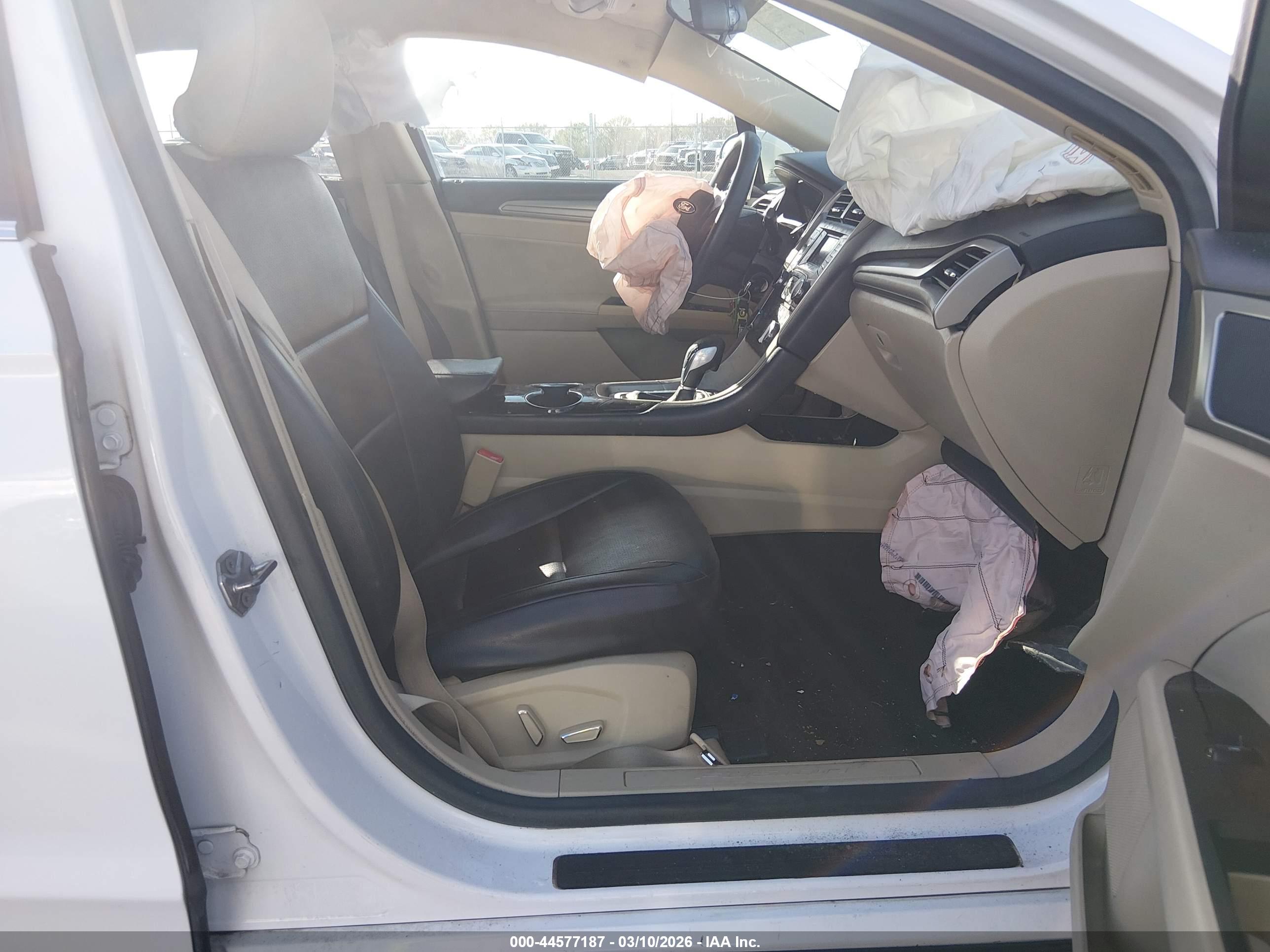 FORD FUSION image 5