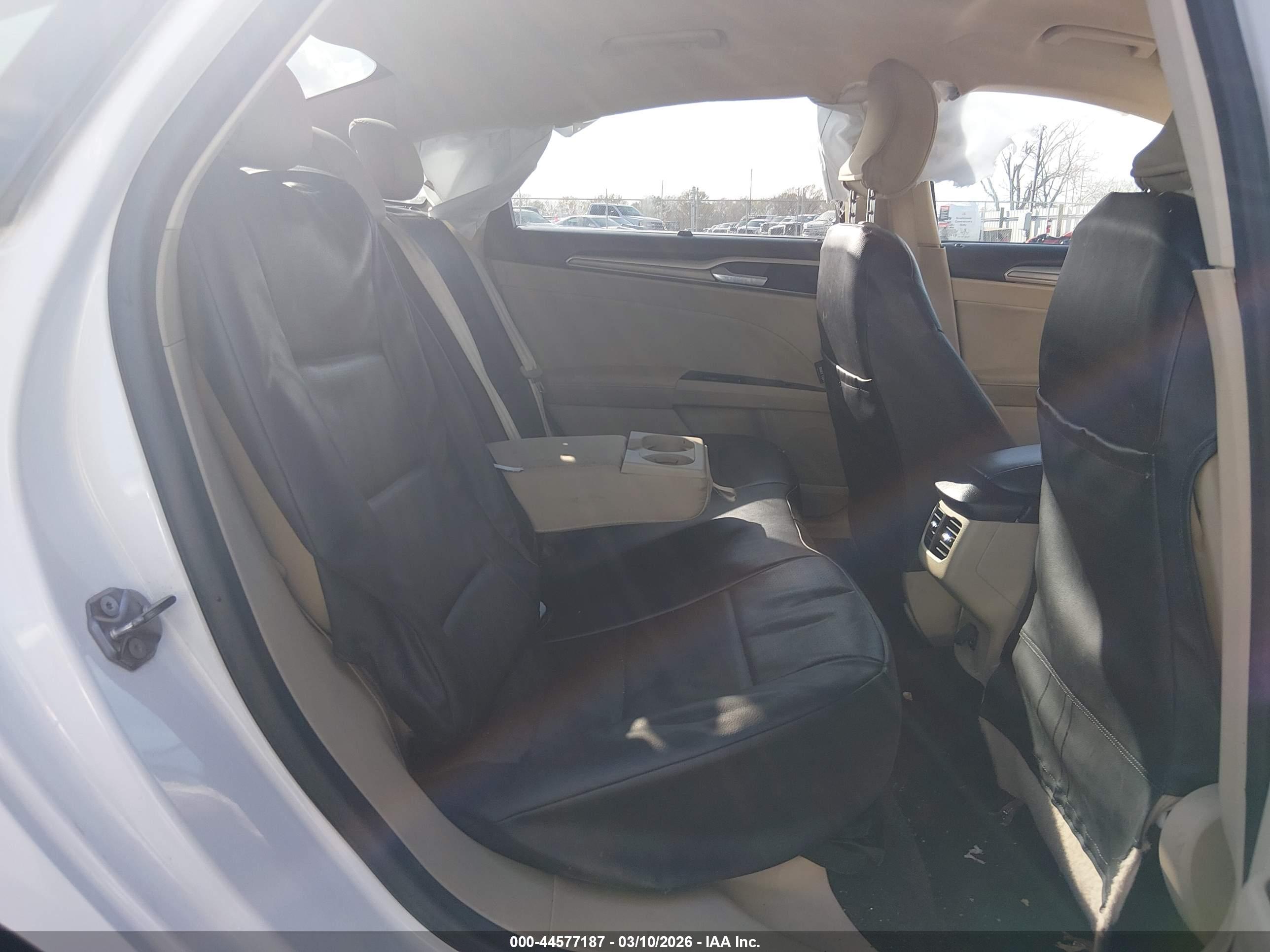 FORD FUSION image 8