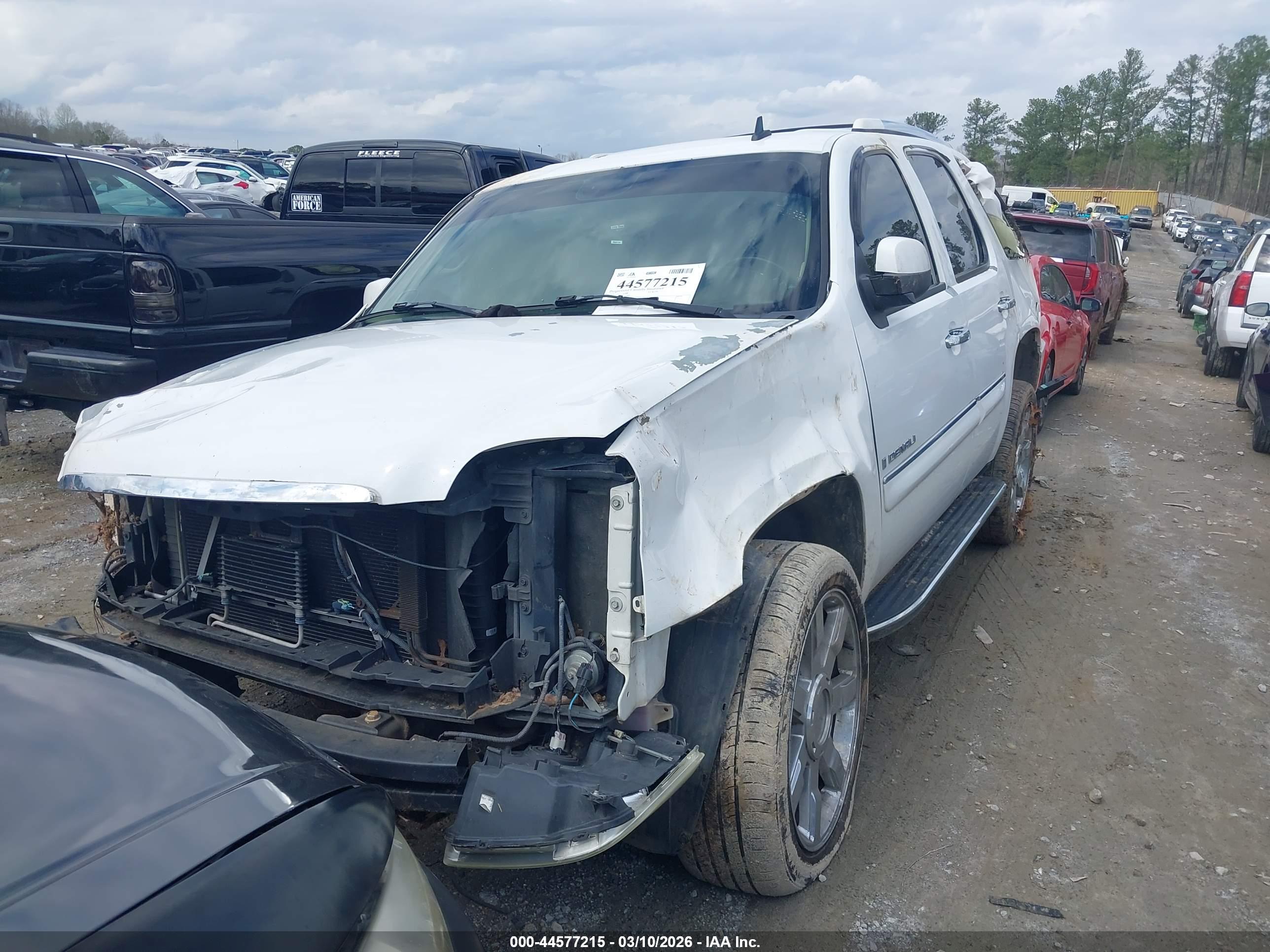 GMC YUKON image 2