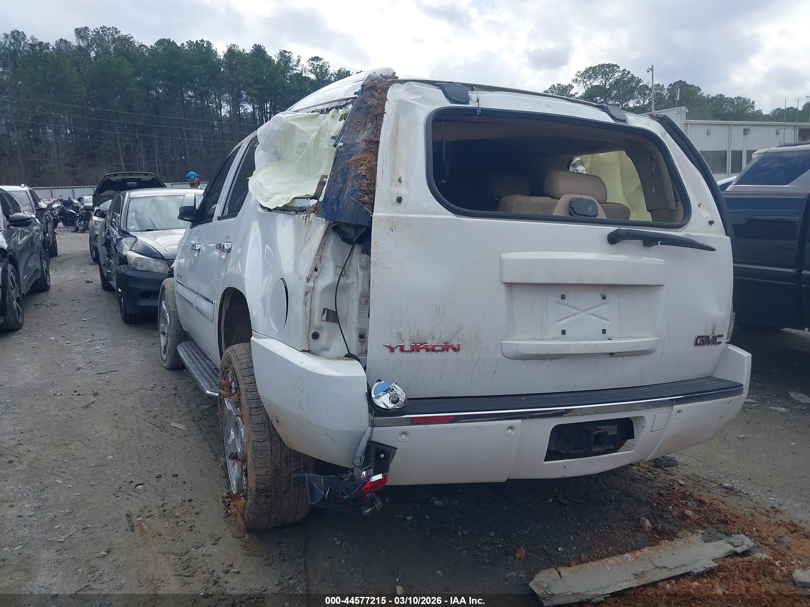 GMC YUKON image 3
