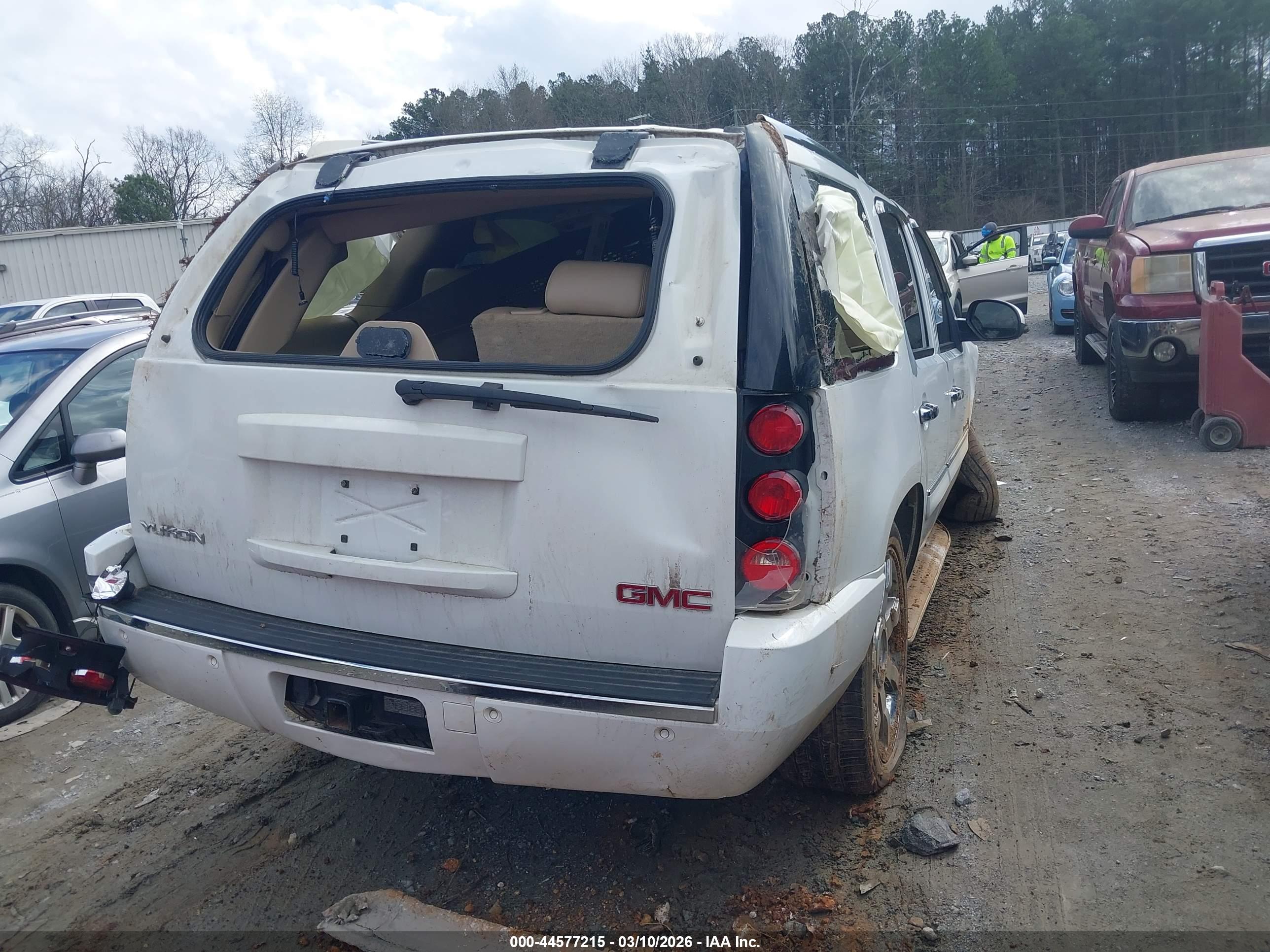 GMC YUKON image 4