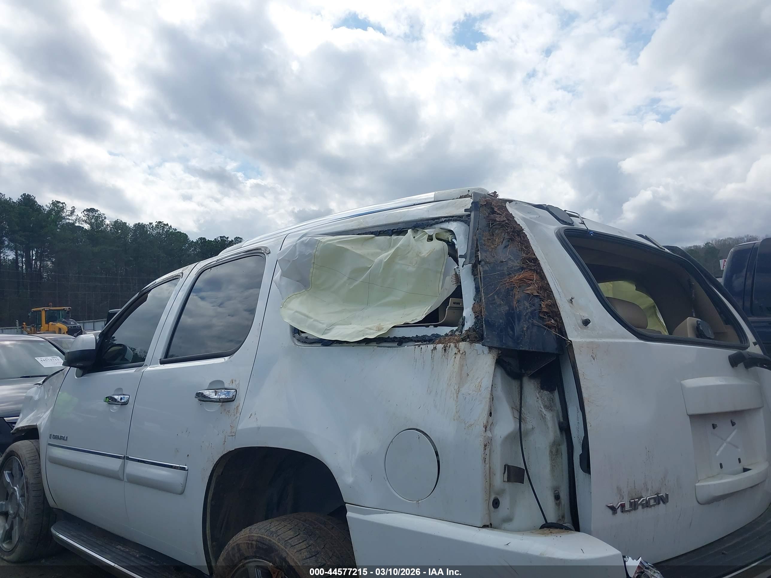 GMC YUKON image 6