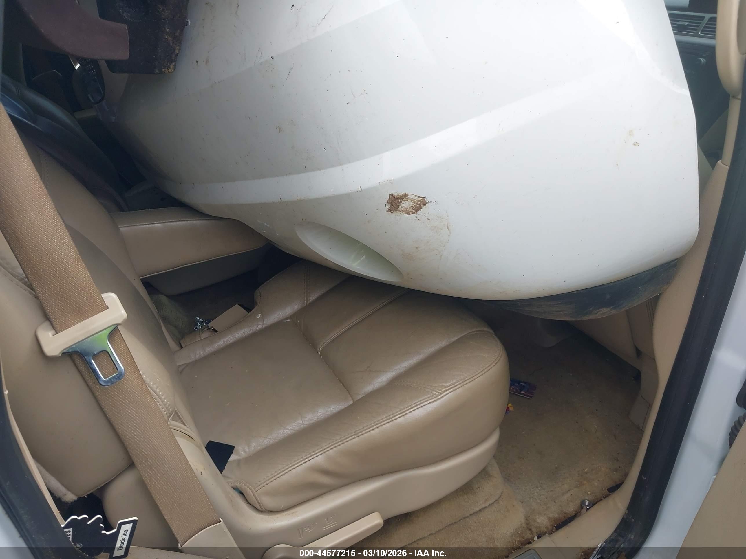 GMC YUKON image 8