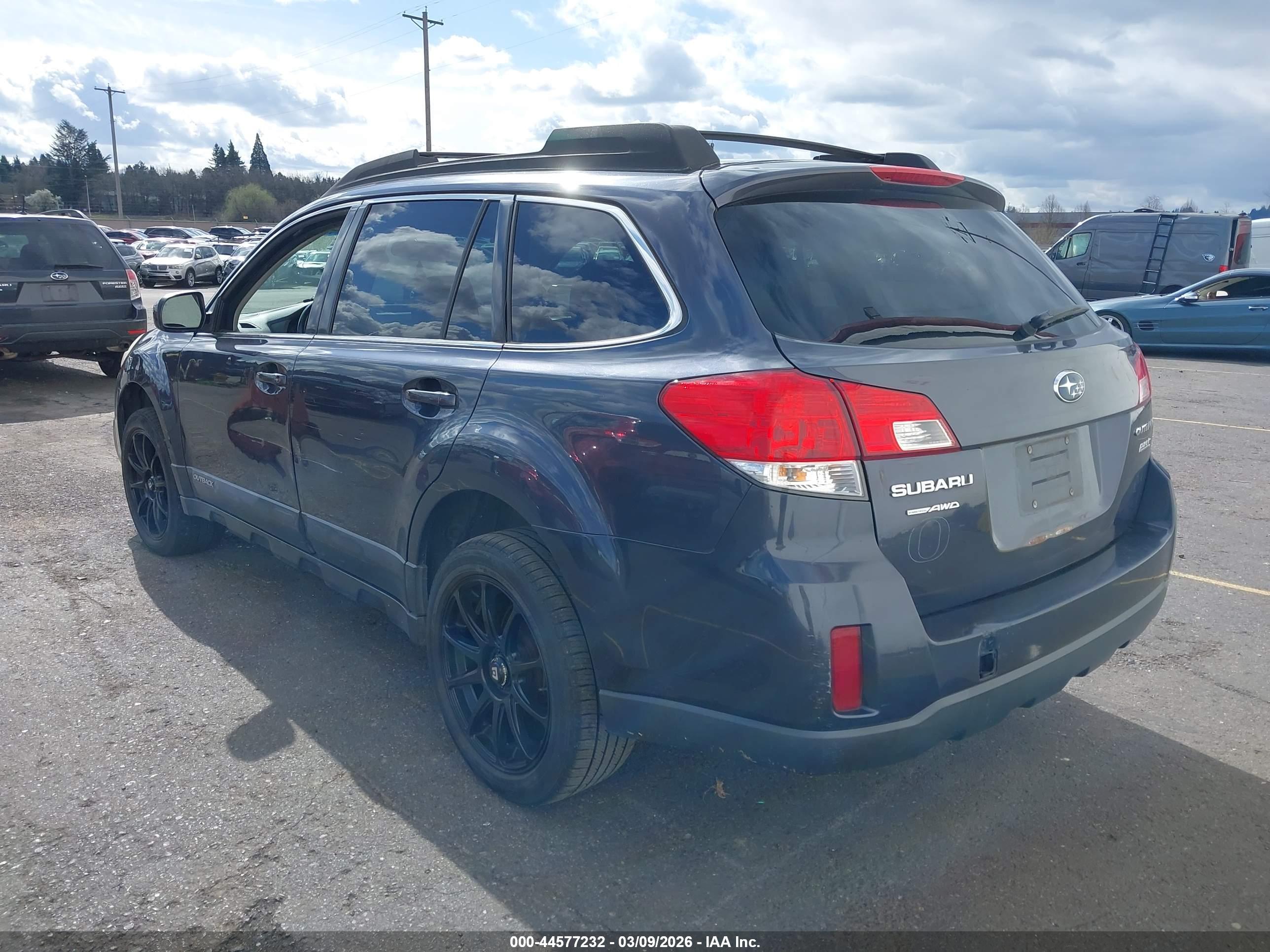SUBARU OUTBACK image 3