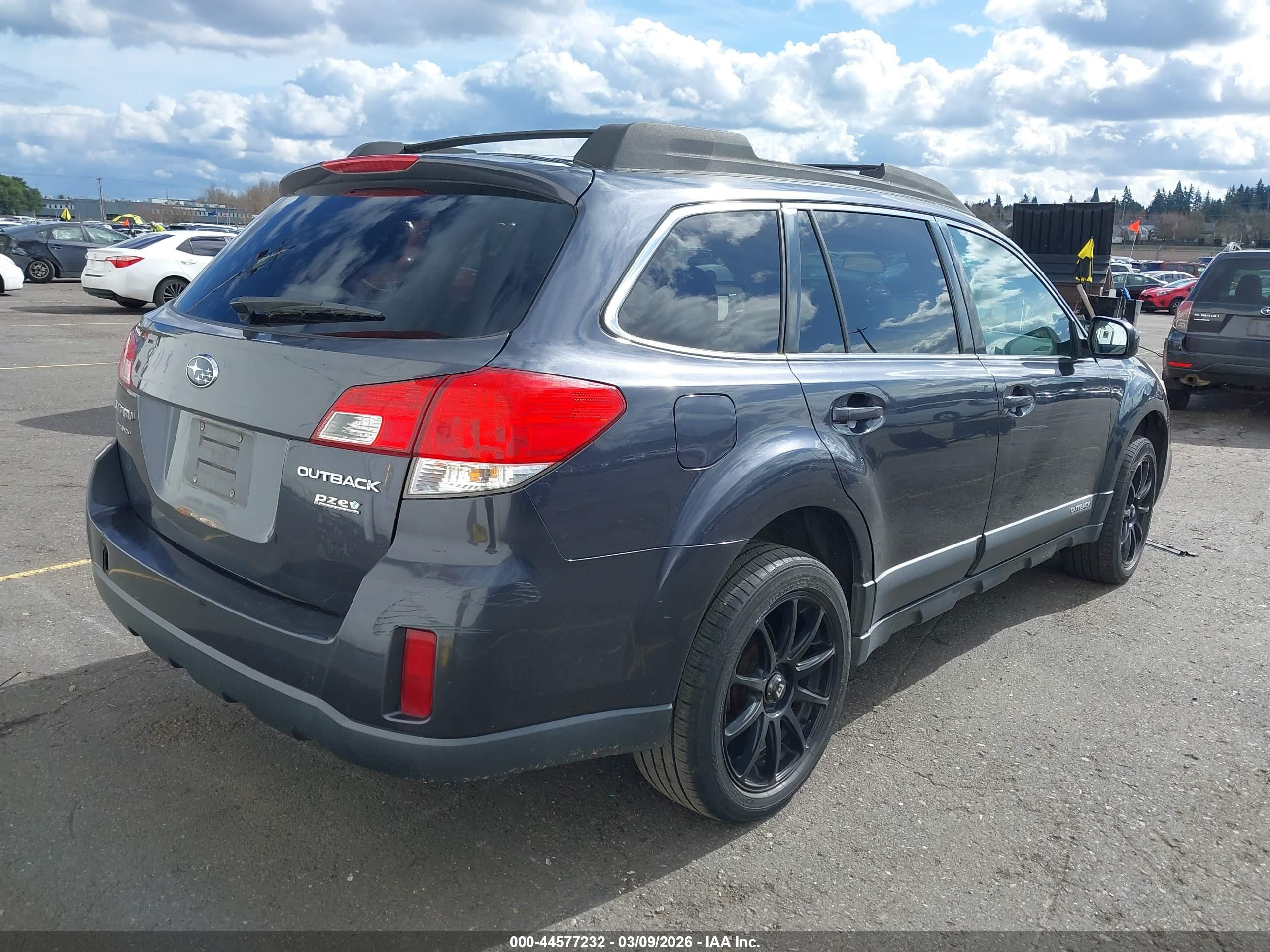 SUBARU OUTBACK image 4