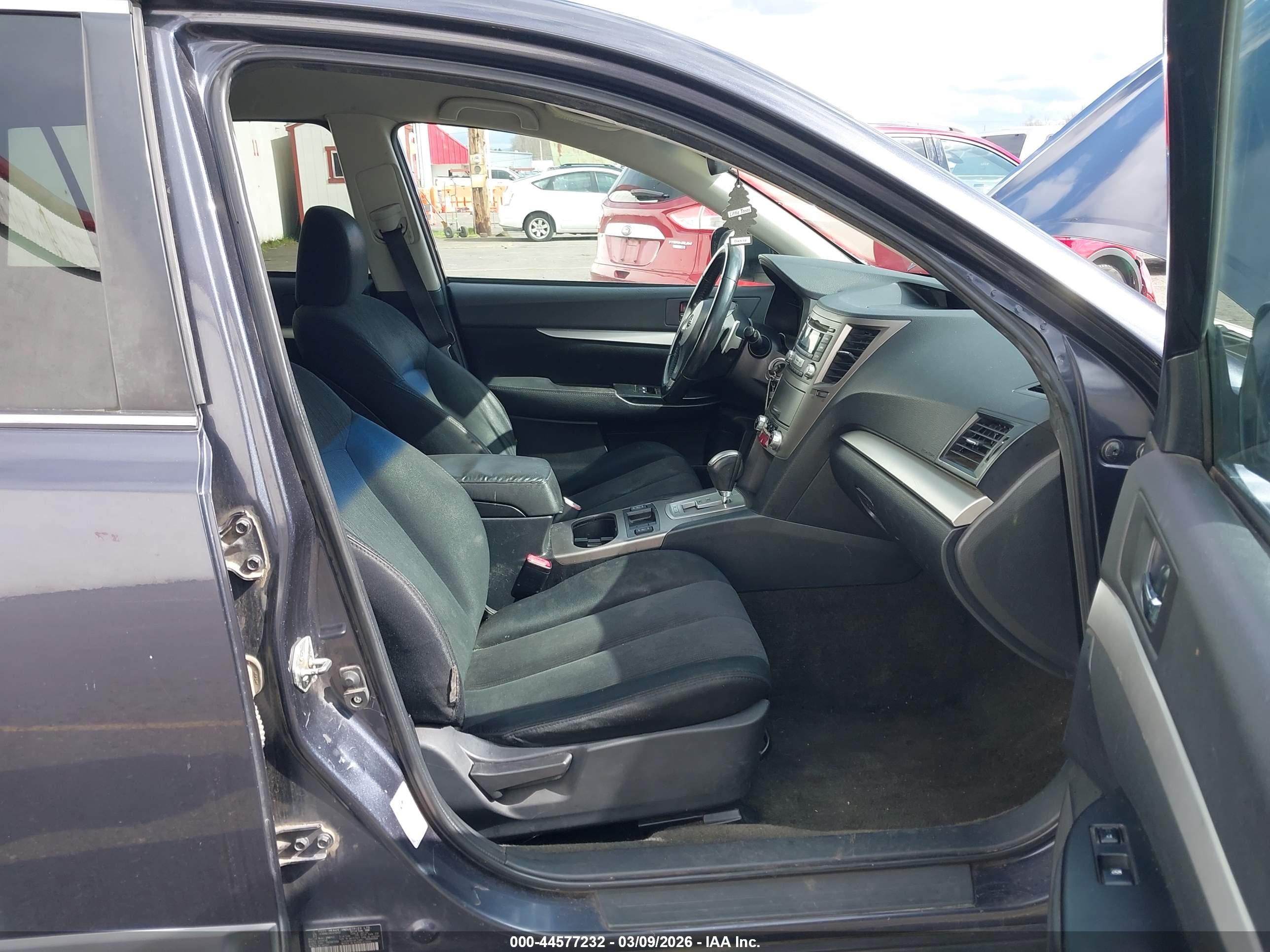 SUBARU OUTBACK image 5