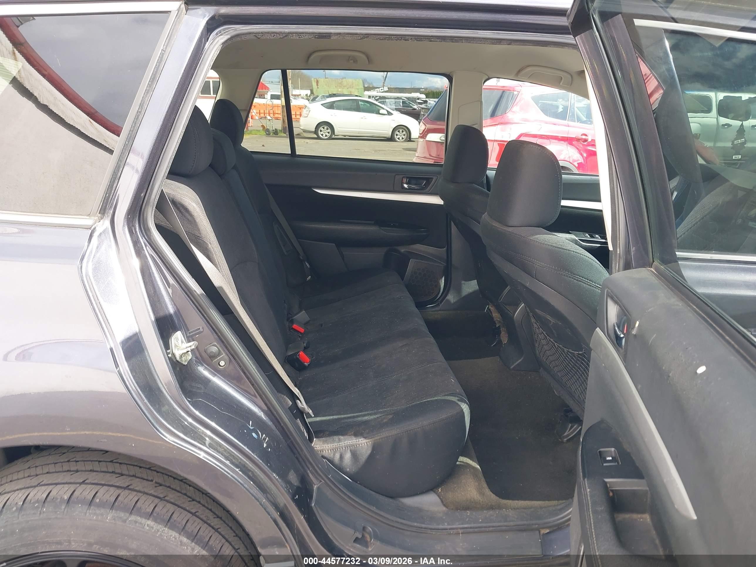 SUBARU OUTBACK image 8