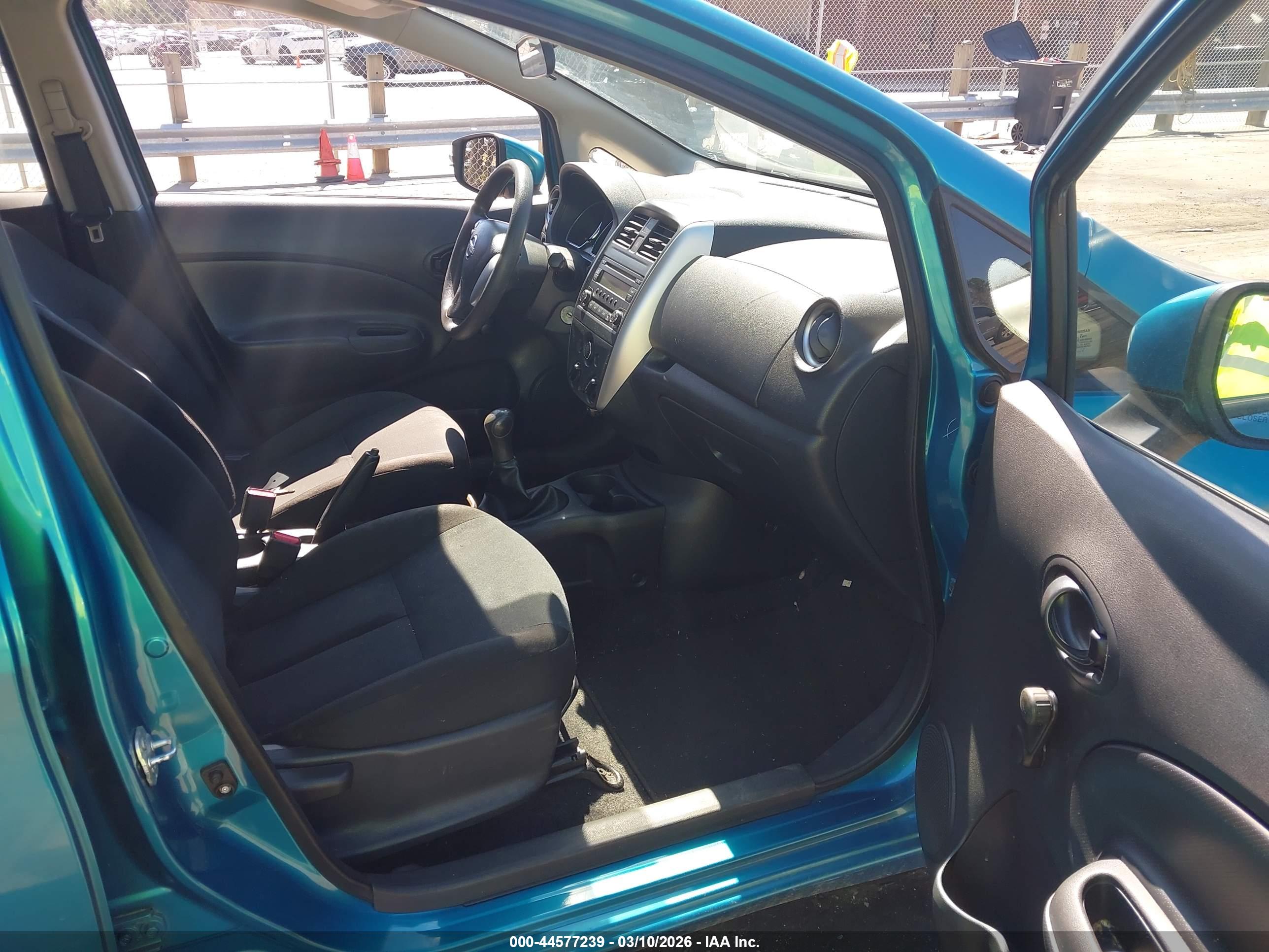 NISSAN VERSA image 5