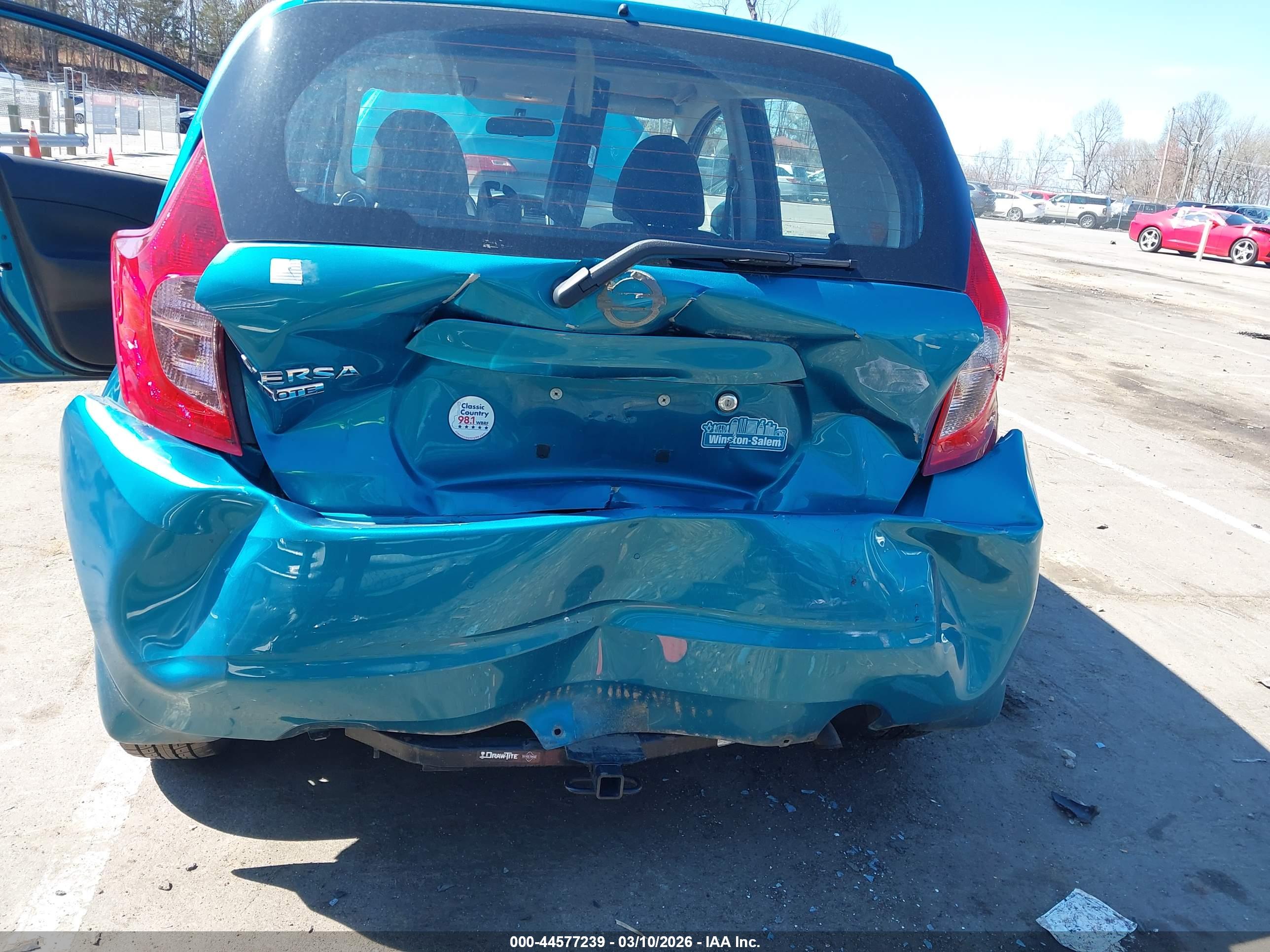 NISSAN VERSA image 6
