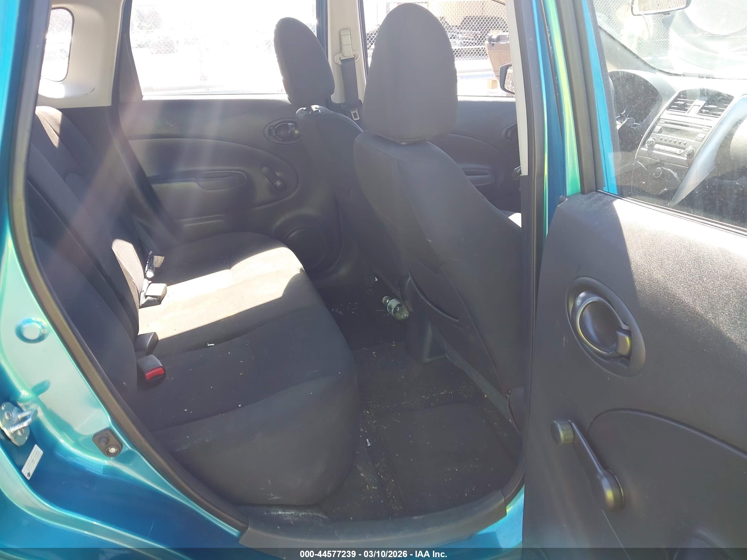 NISSAN VERSA image 8
