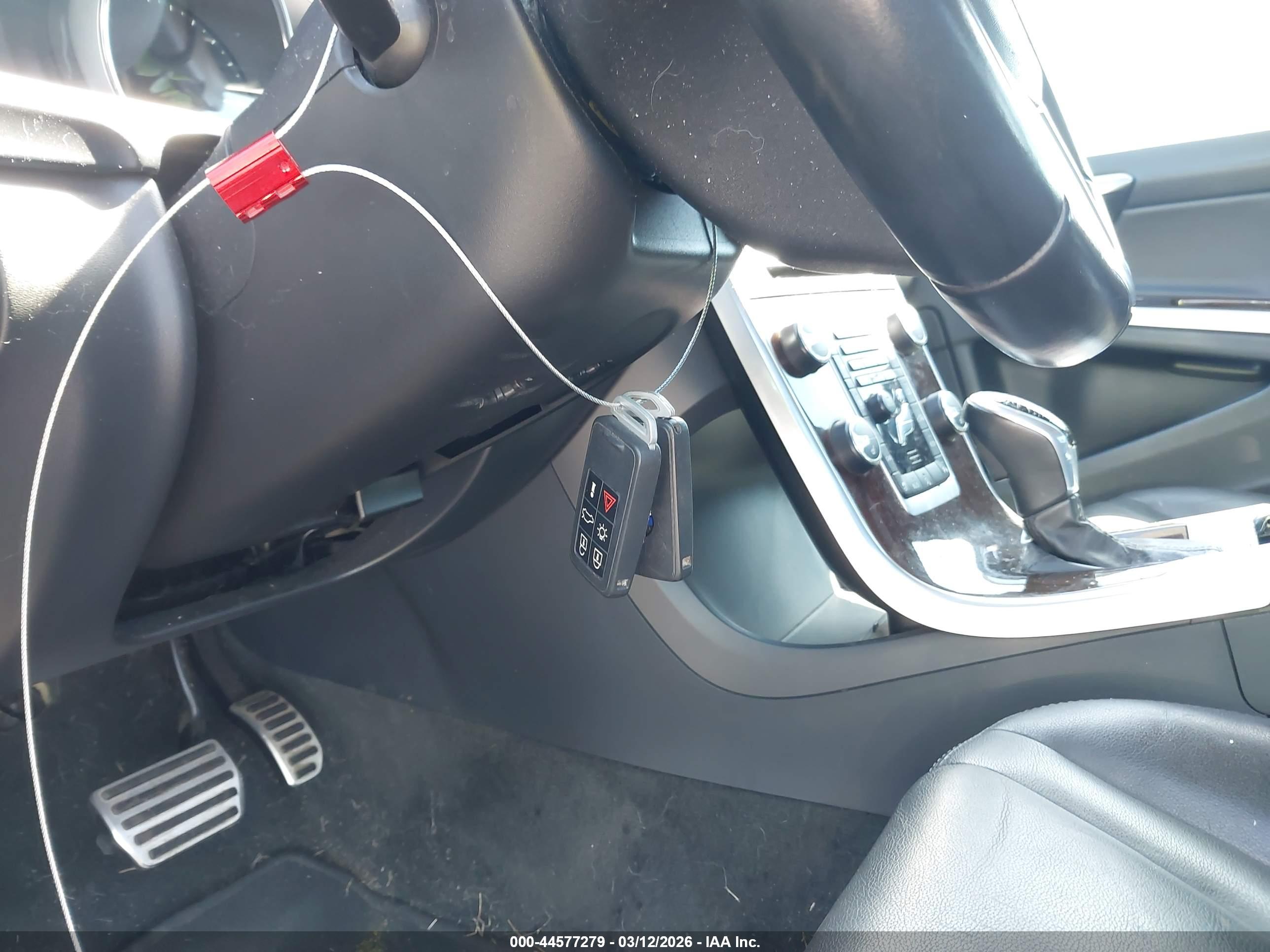 VOLVO S60 image 11