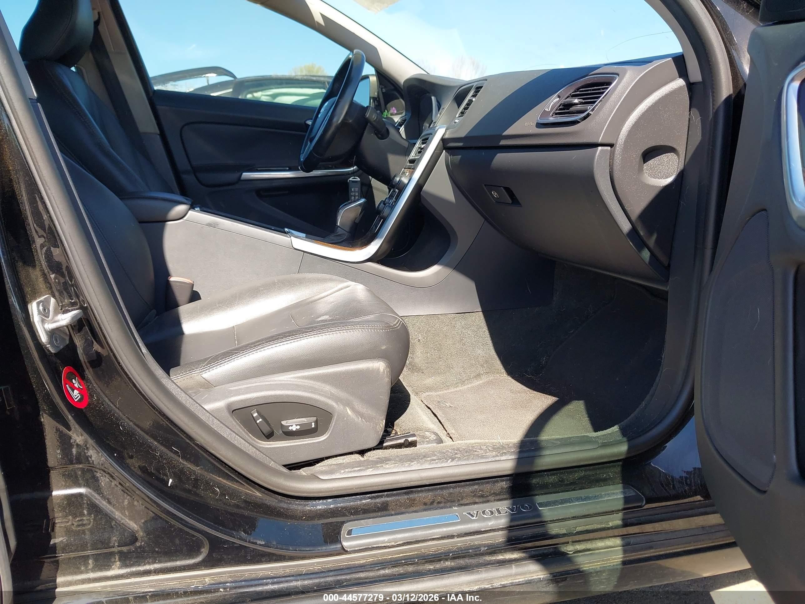 VOLVO S60 image 5
