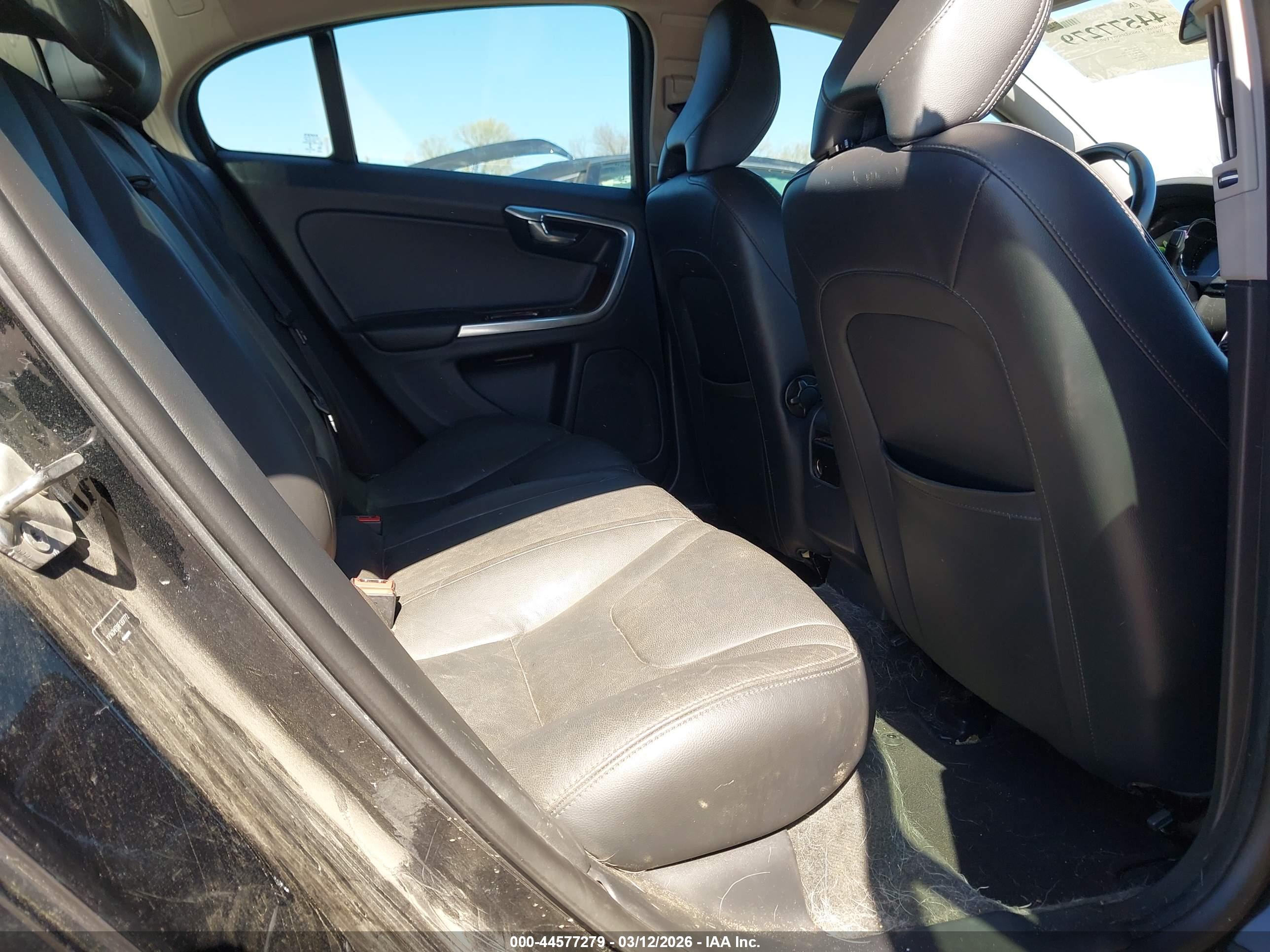 VOLVO S60 image 8