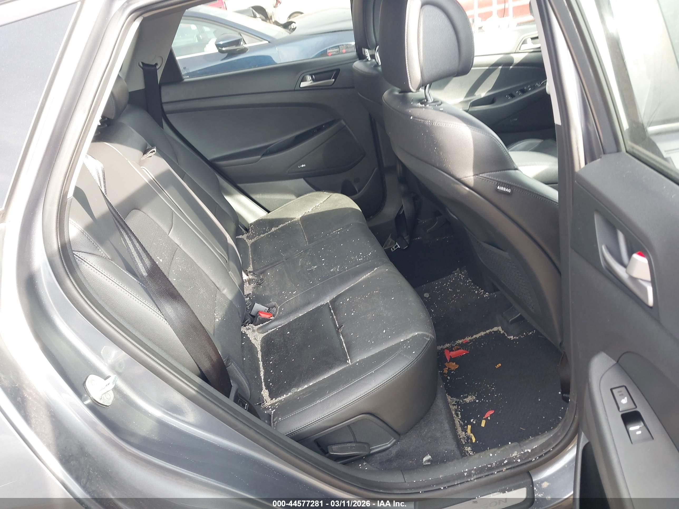 HYUNDAI TUCSON image 8
