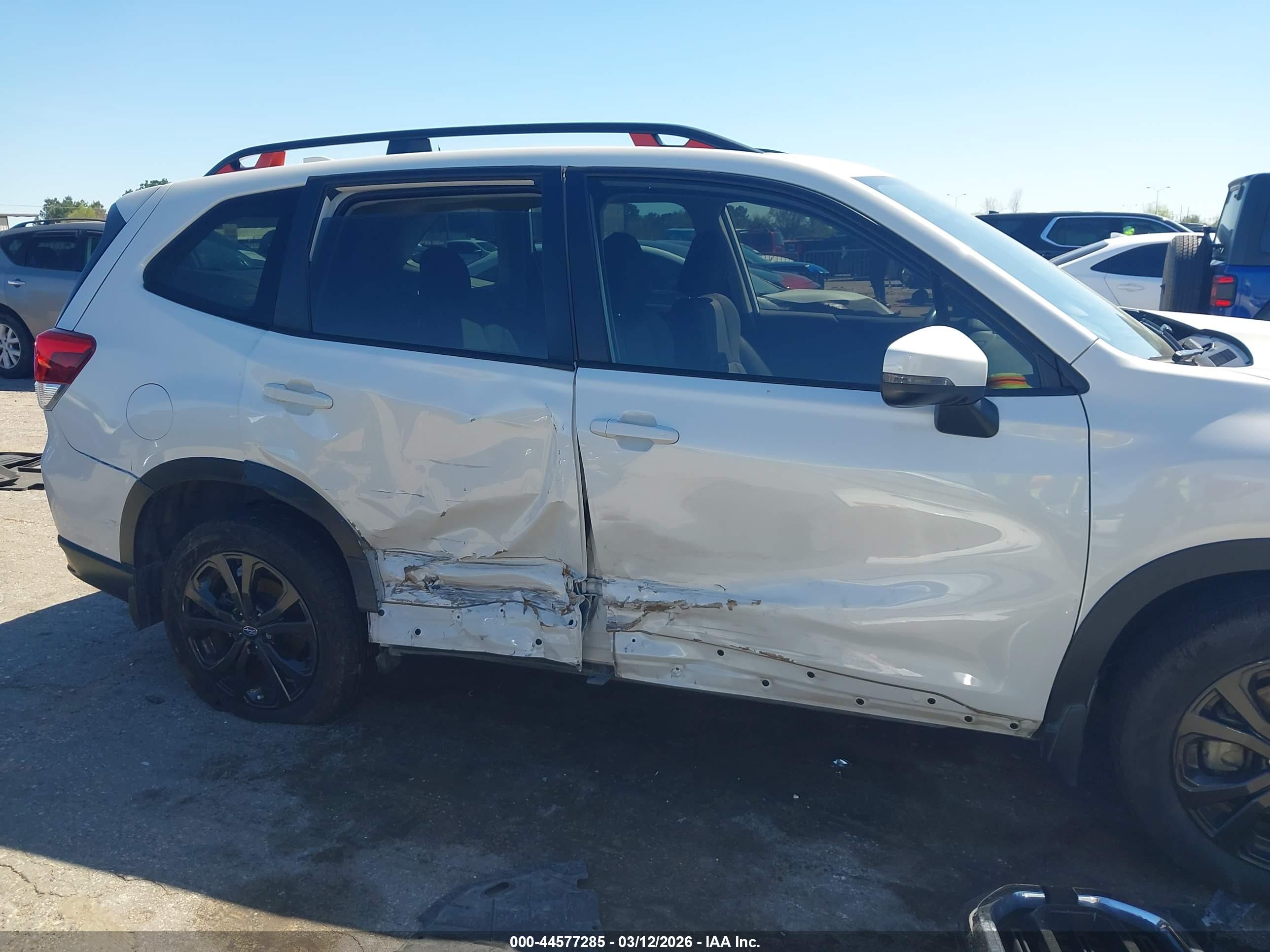 SUBARU FORESTER image 6