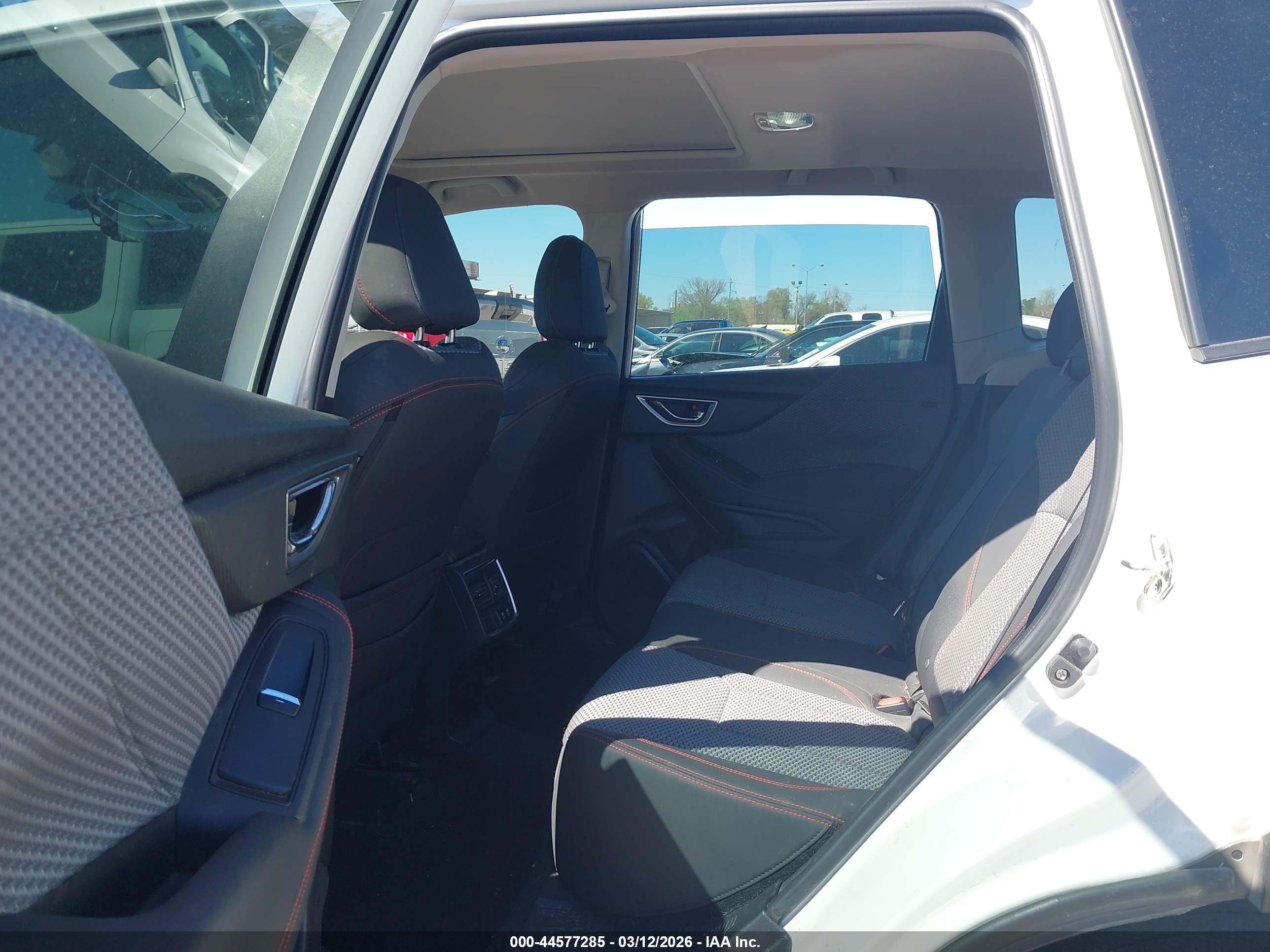SUBARU FORESTER image 8