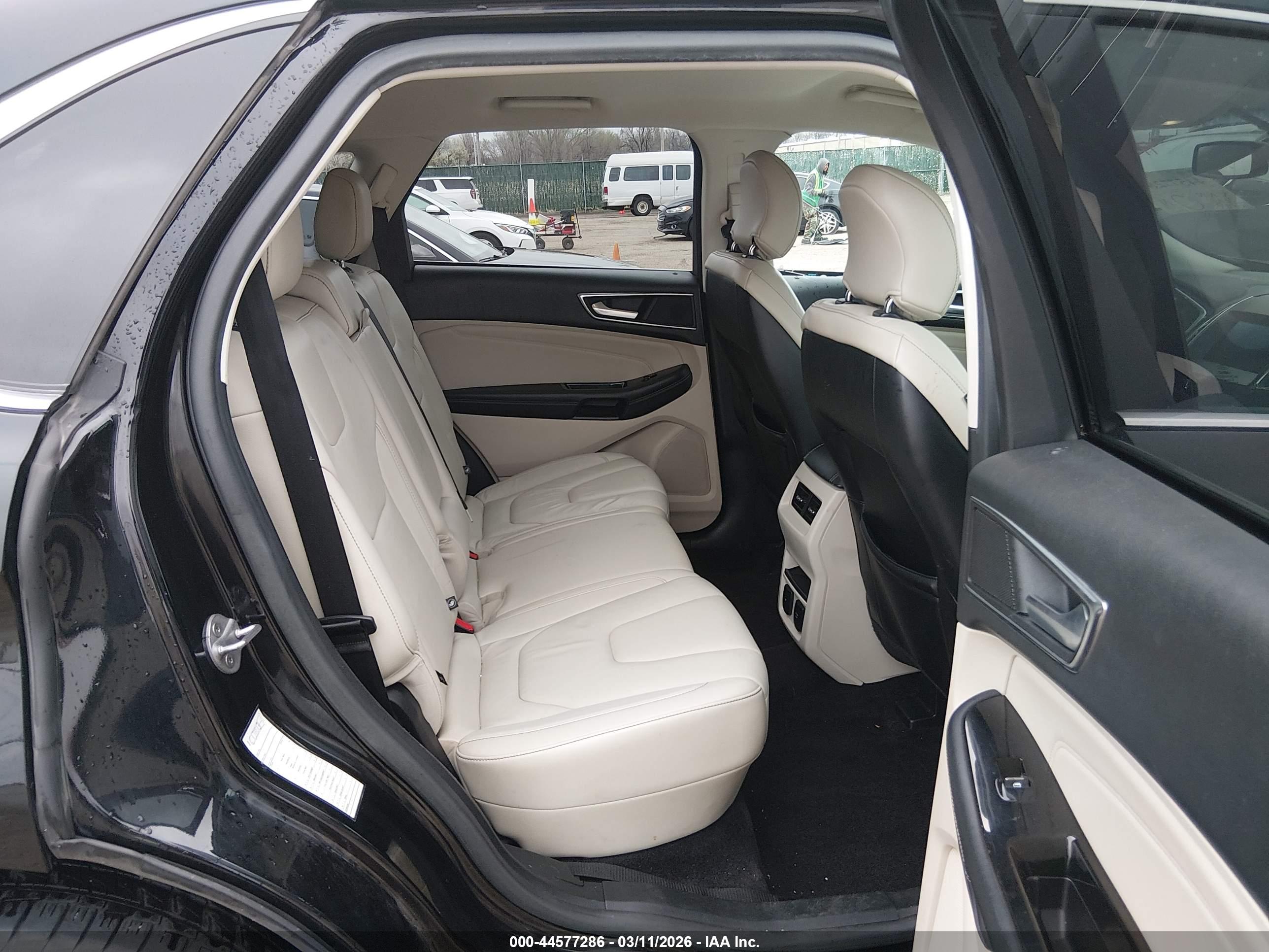 FORD EDGE image 8