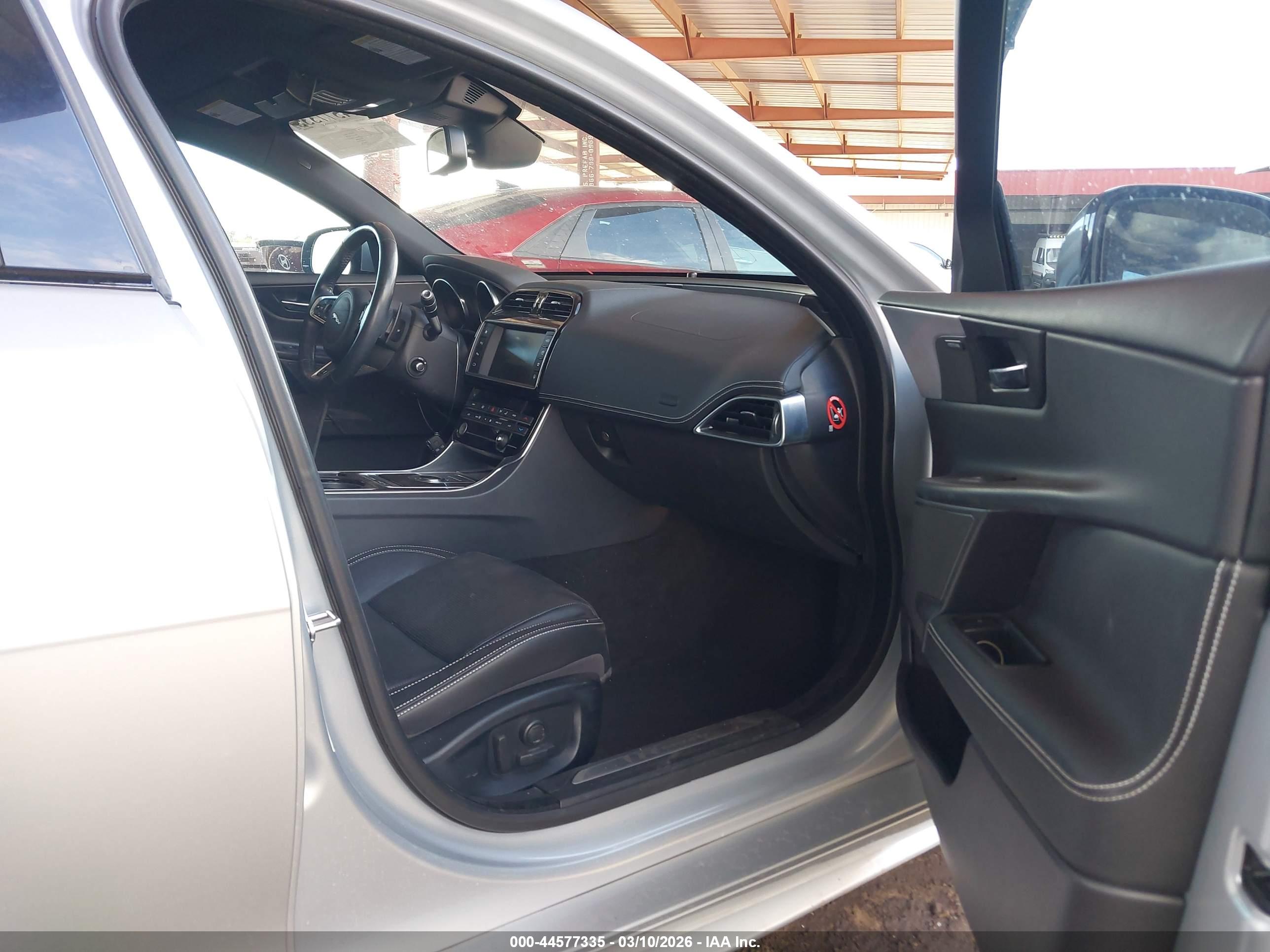 JAGUAR XE image 5