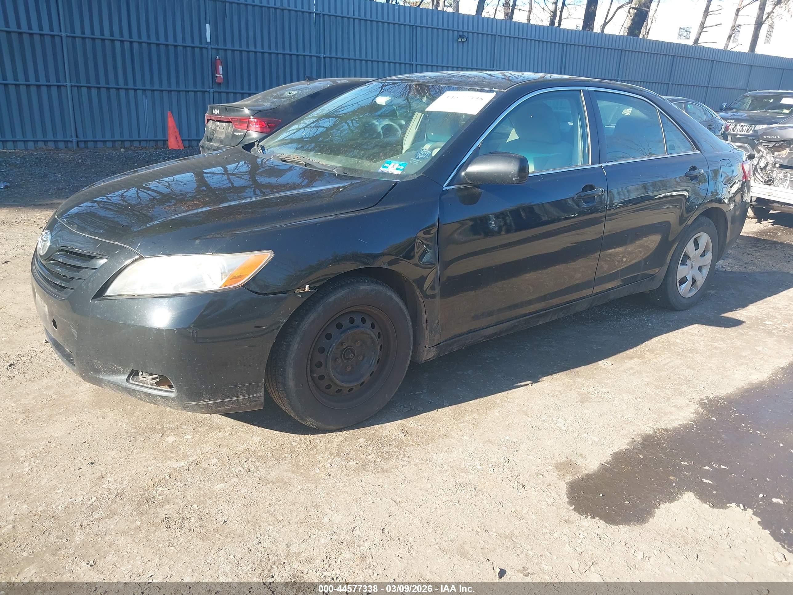 TOYOTA CAMRY image 2