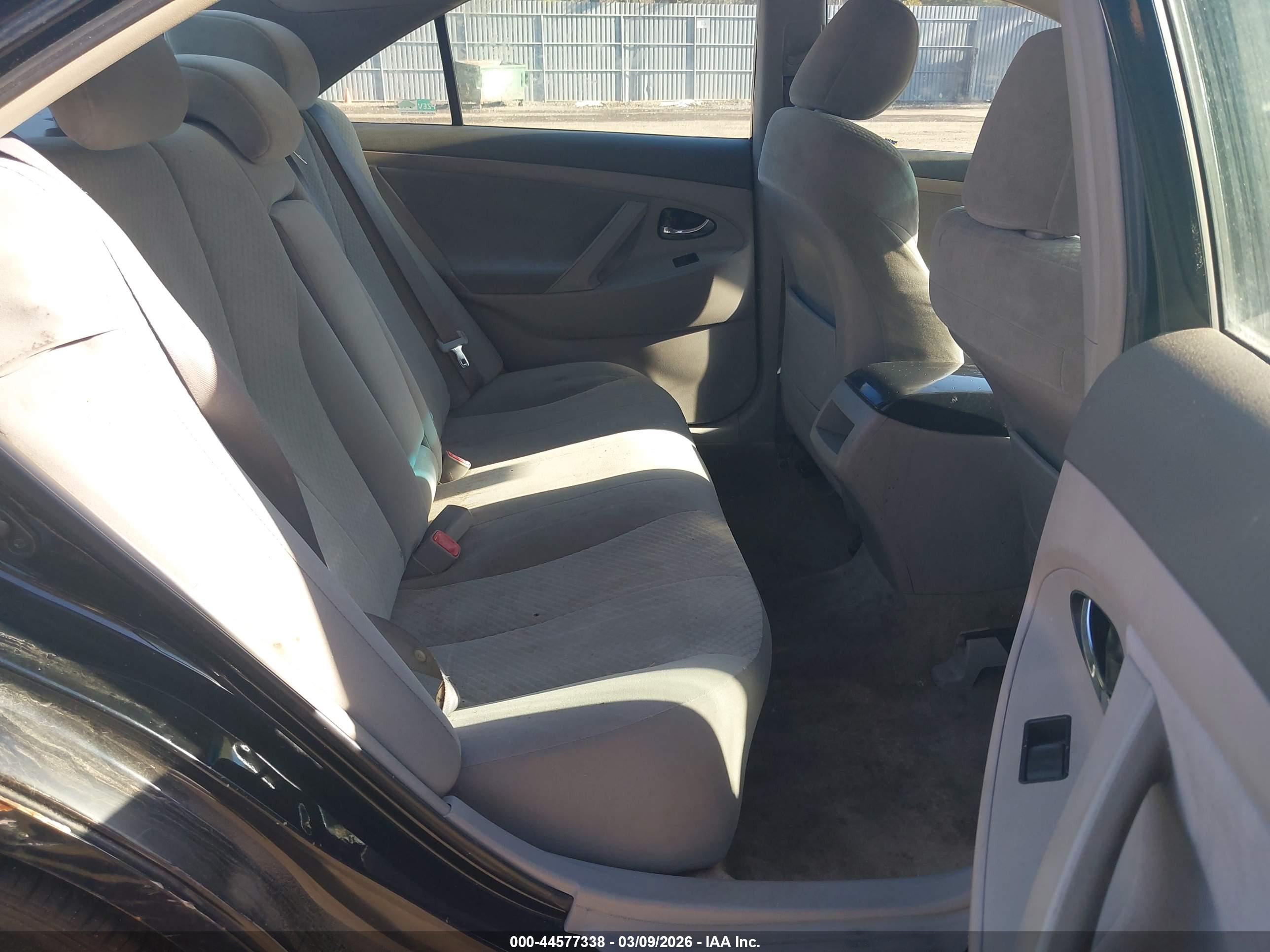 TOYOTA CAMRY image 8