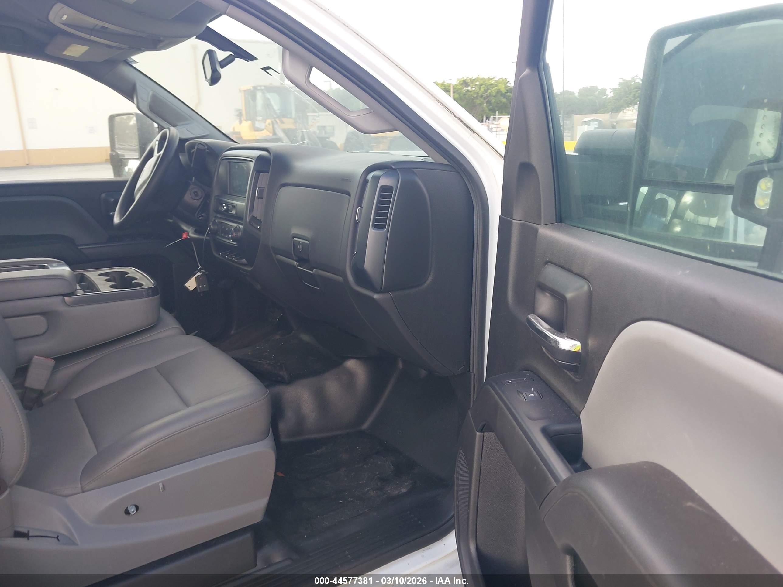CHEVROLET SILVERADO image 5