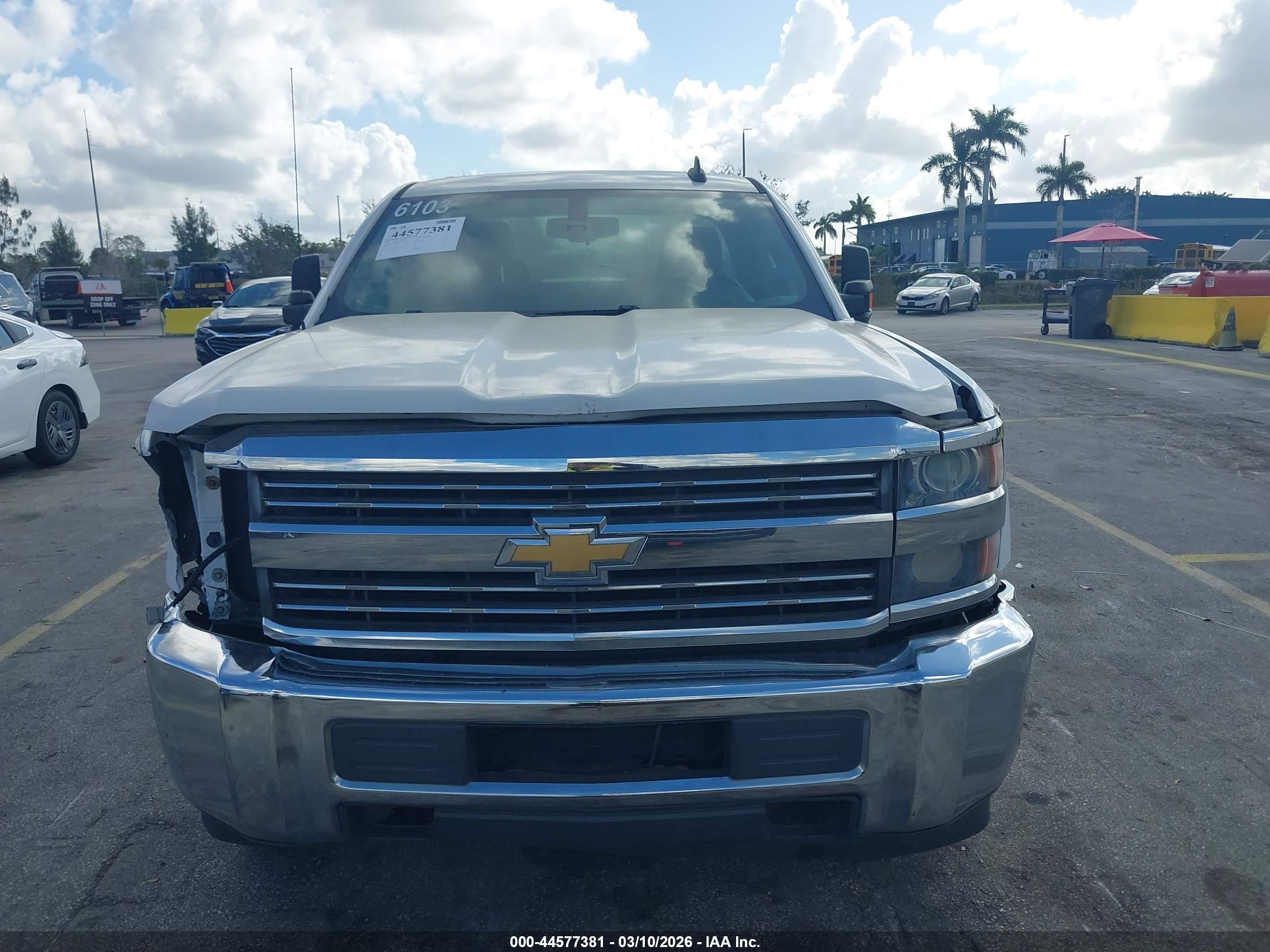 CHEVROLET SILVERADO image 6