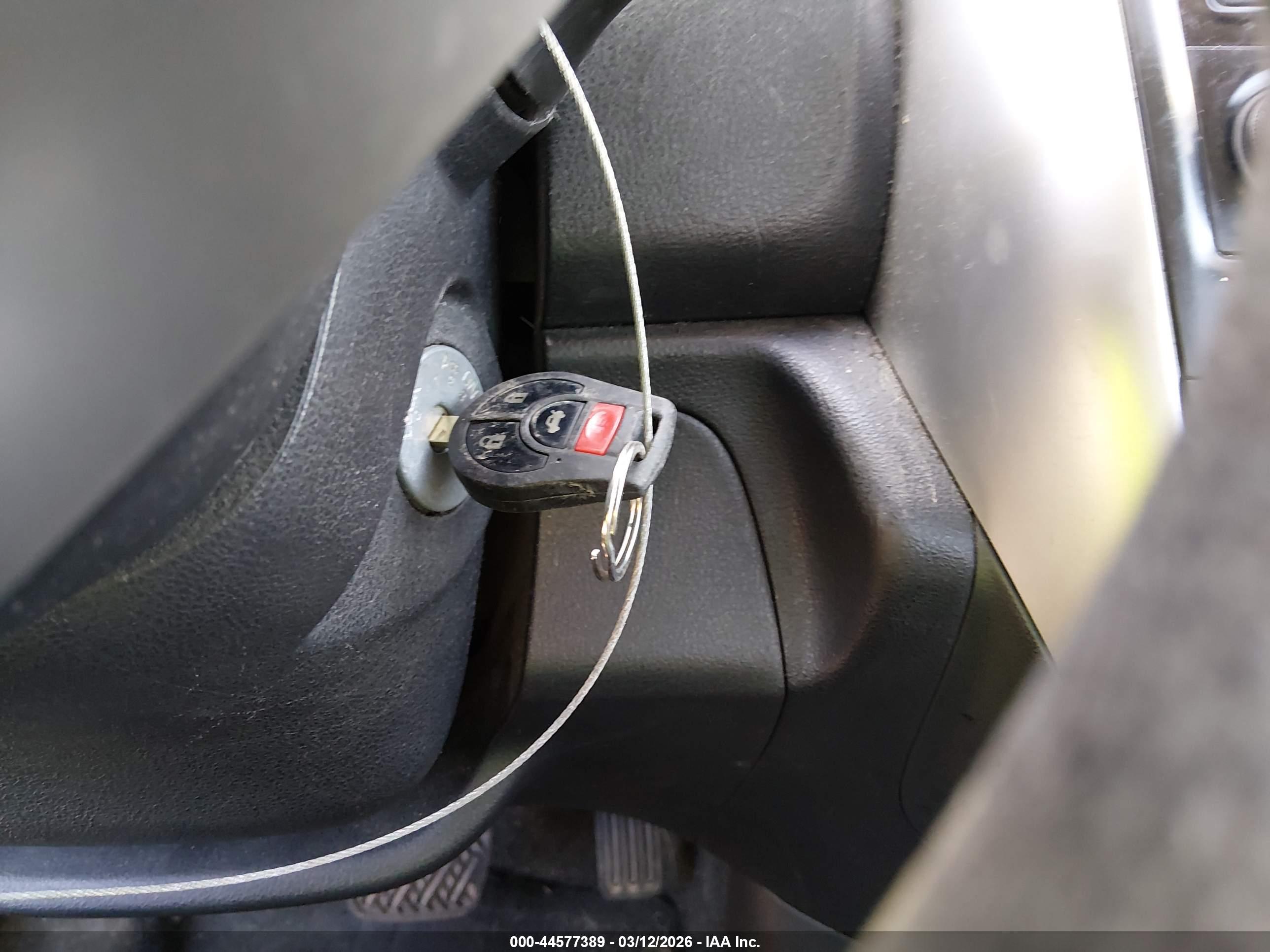 NISSAN VERSA image 11