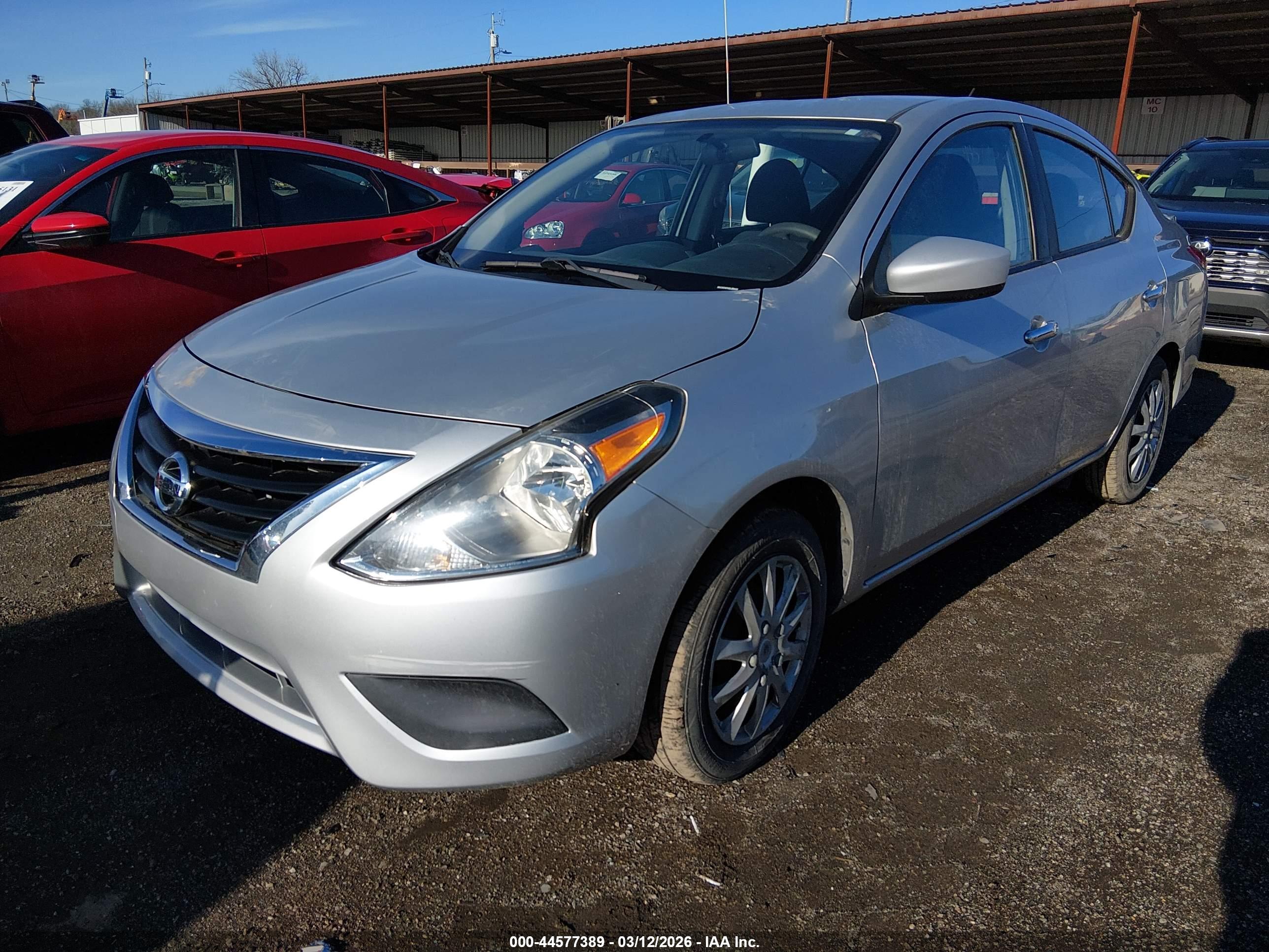 NISSAN VERSA image 2