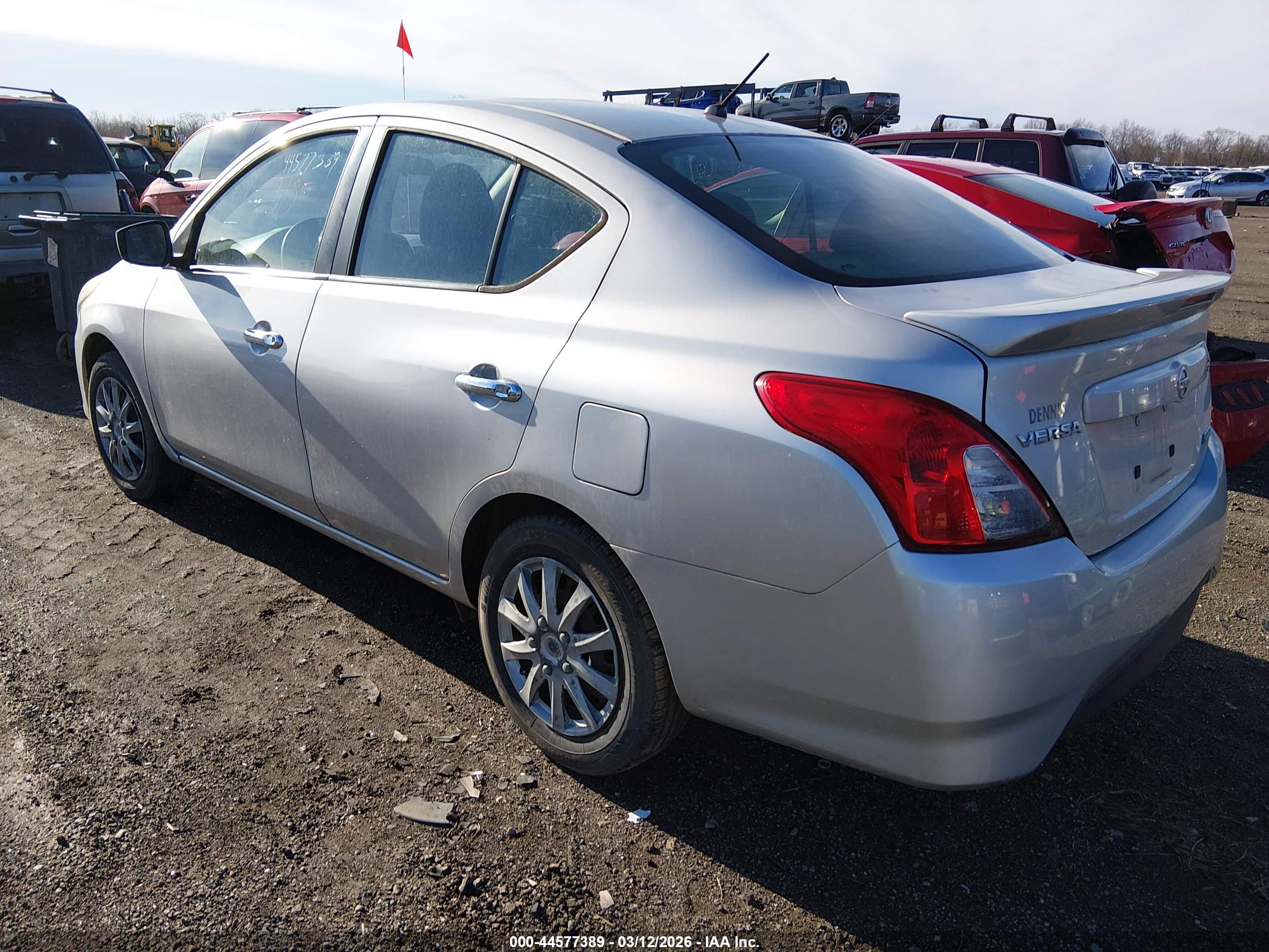 NISSAN VERSA image 3