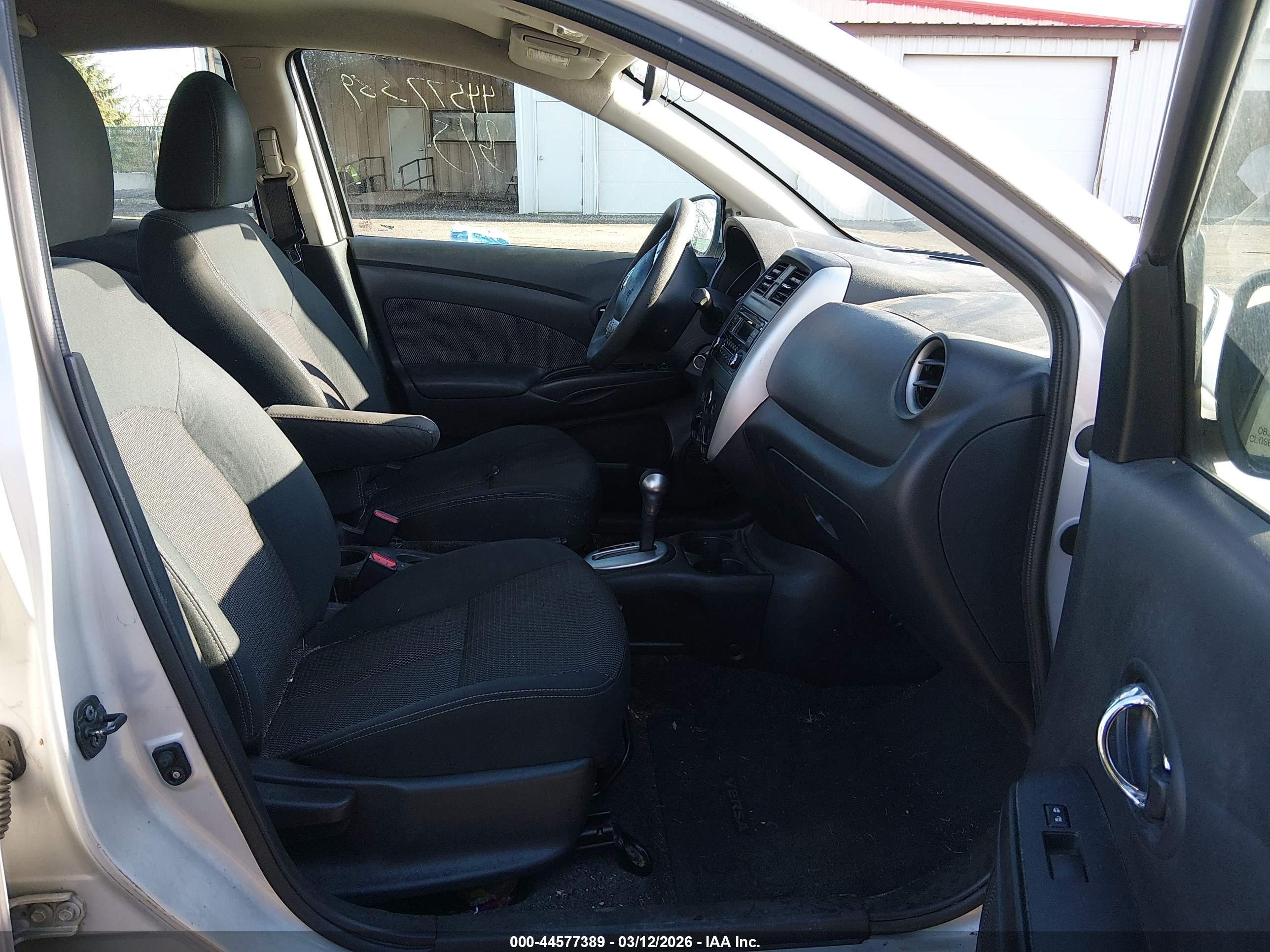 NISSAN VERSA image 5