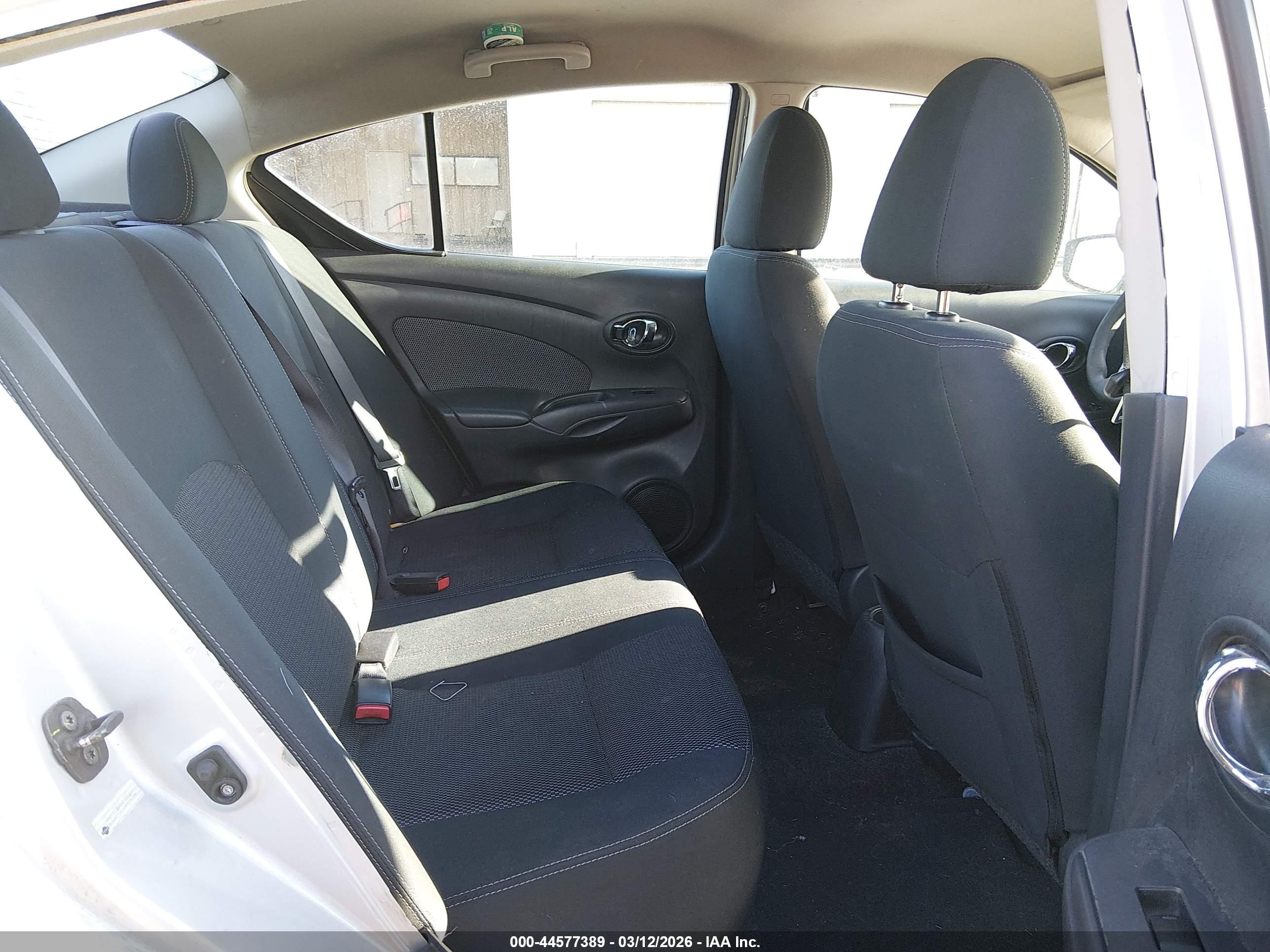 NISSAN VERSA image 8