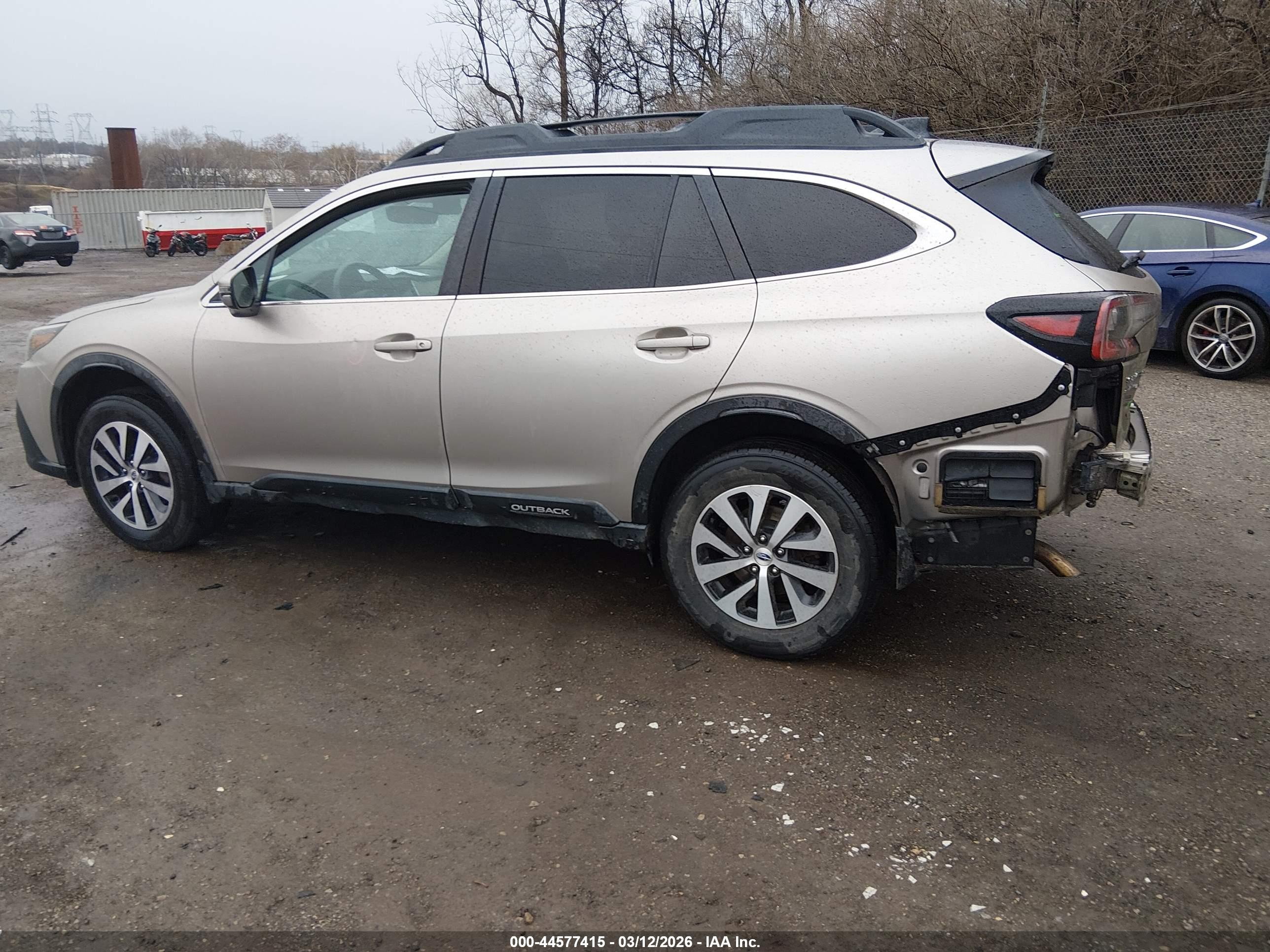 SUBARU OUTBACK image 3