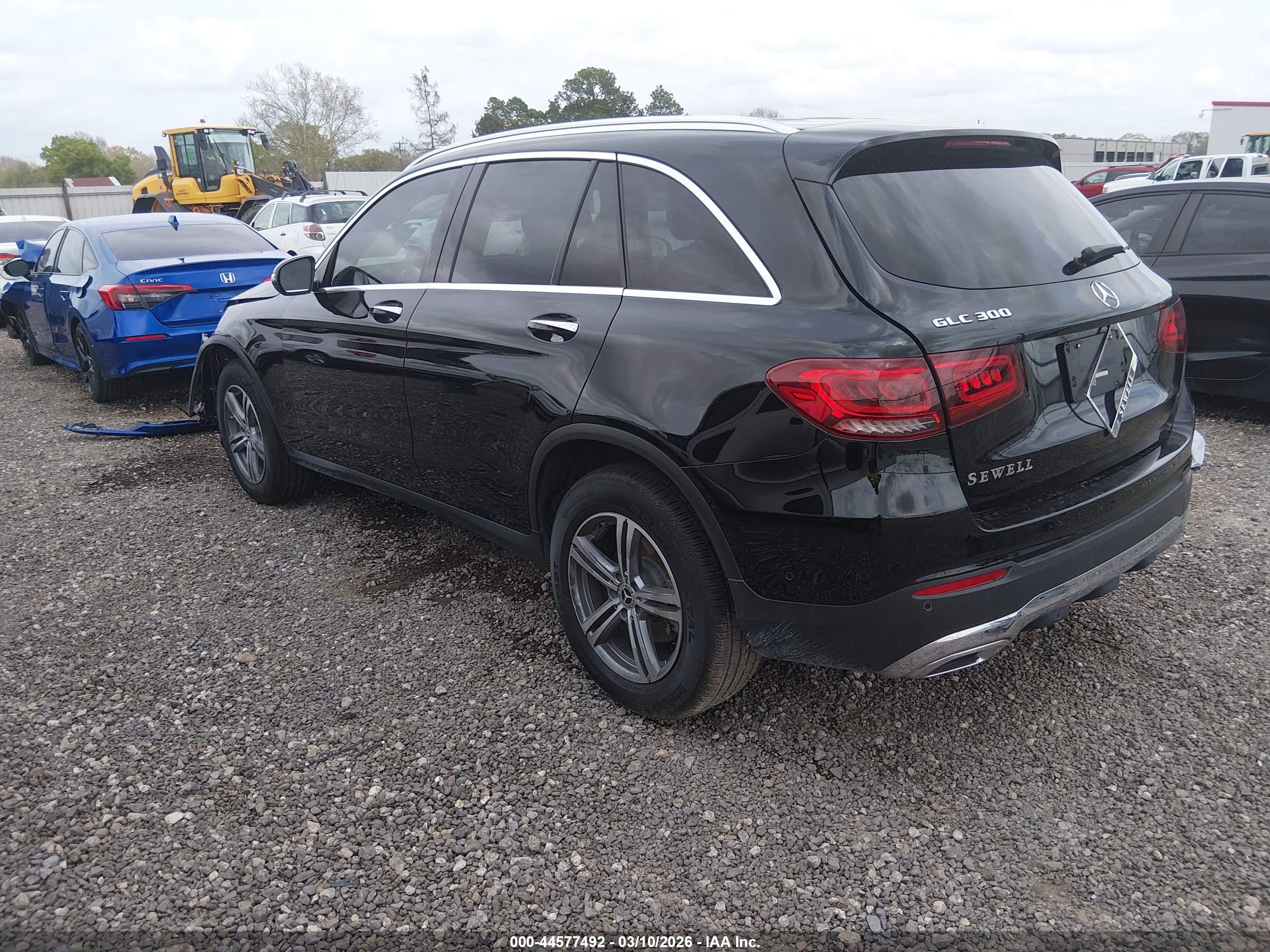 MERCEDES-BENZ GLC image 3