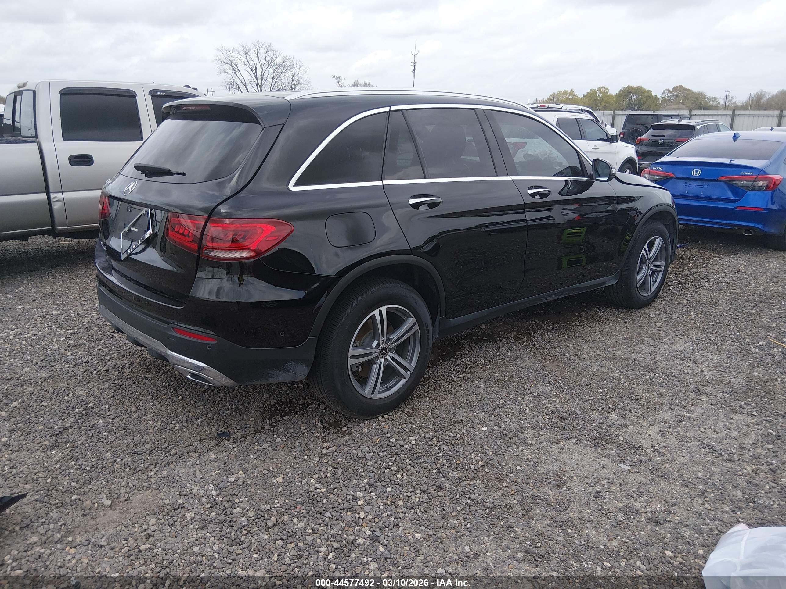 MERCEDES-BENZ GLC image 4