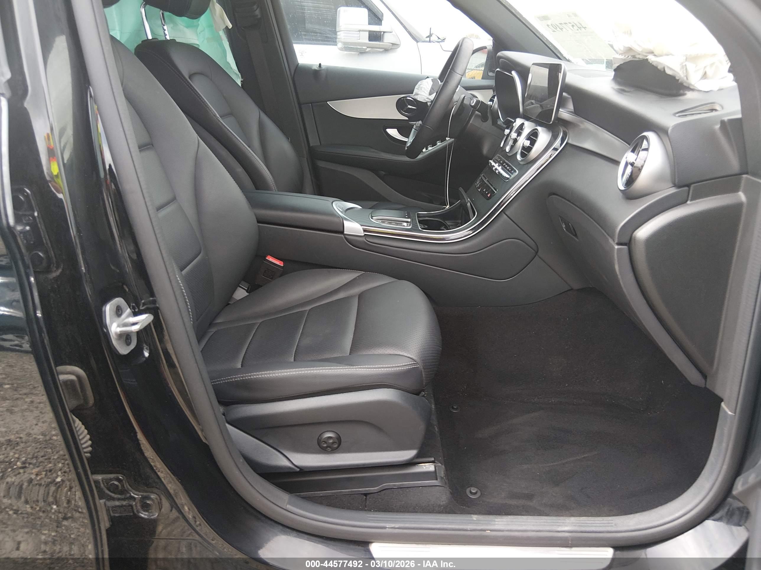 MERCEDES-BENZ GLC image 5