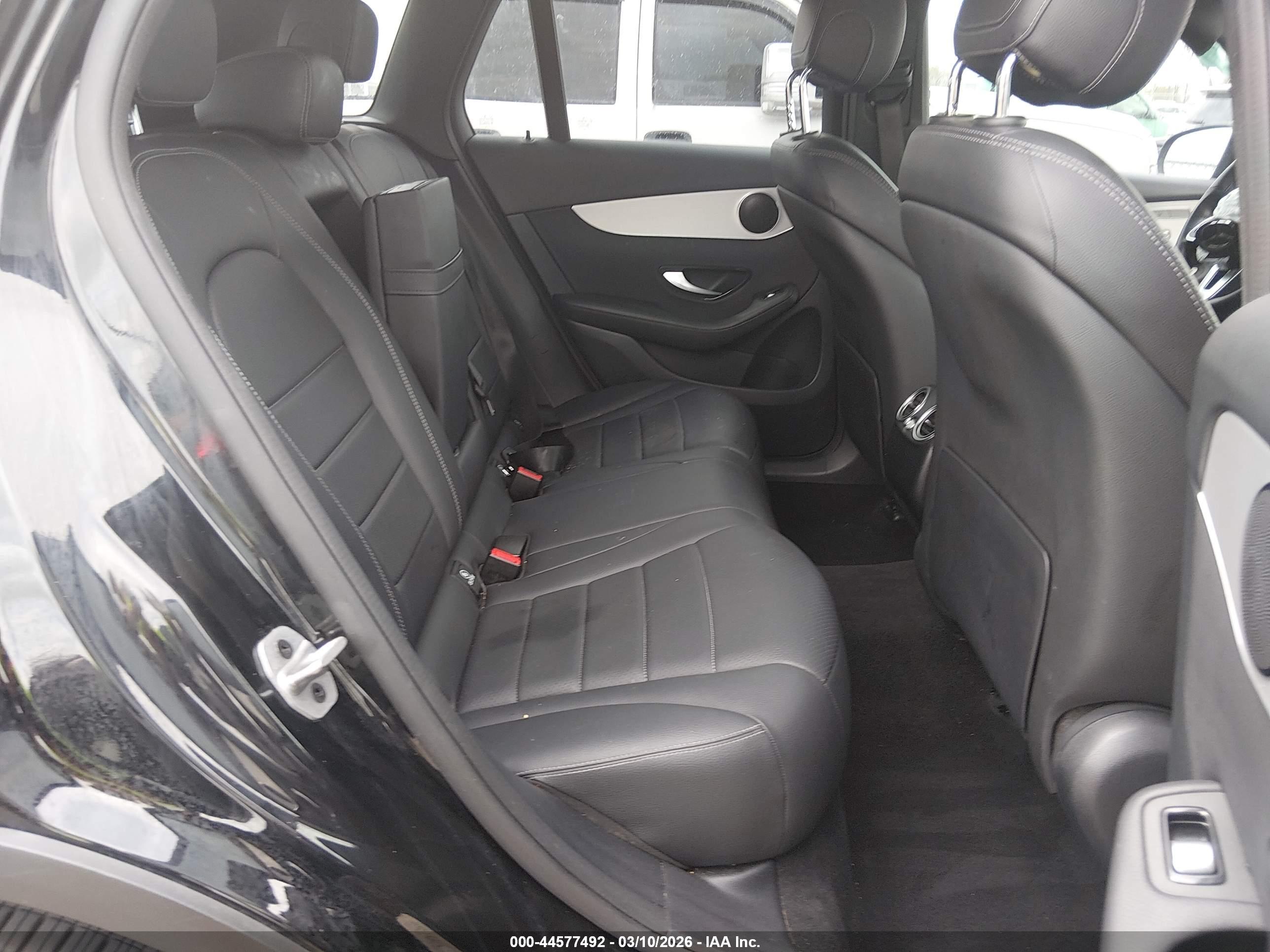 MERCEDES-BENZ GLC image 8