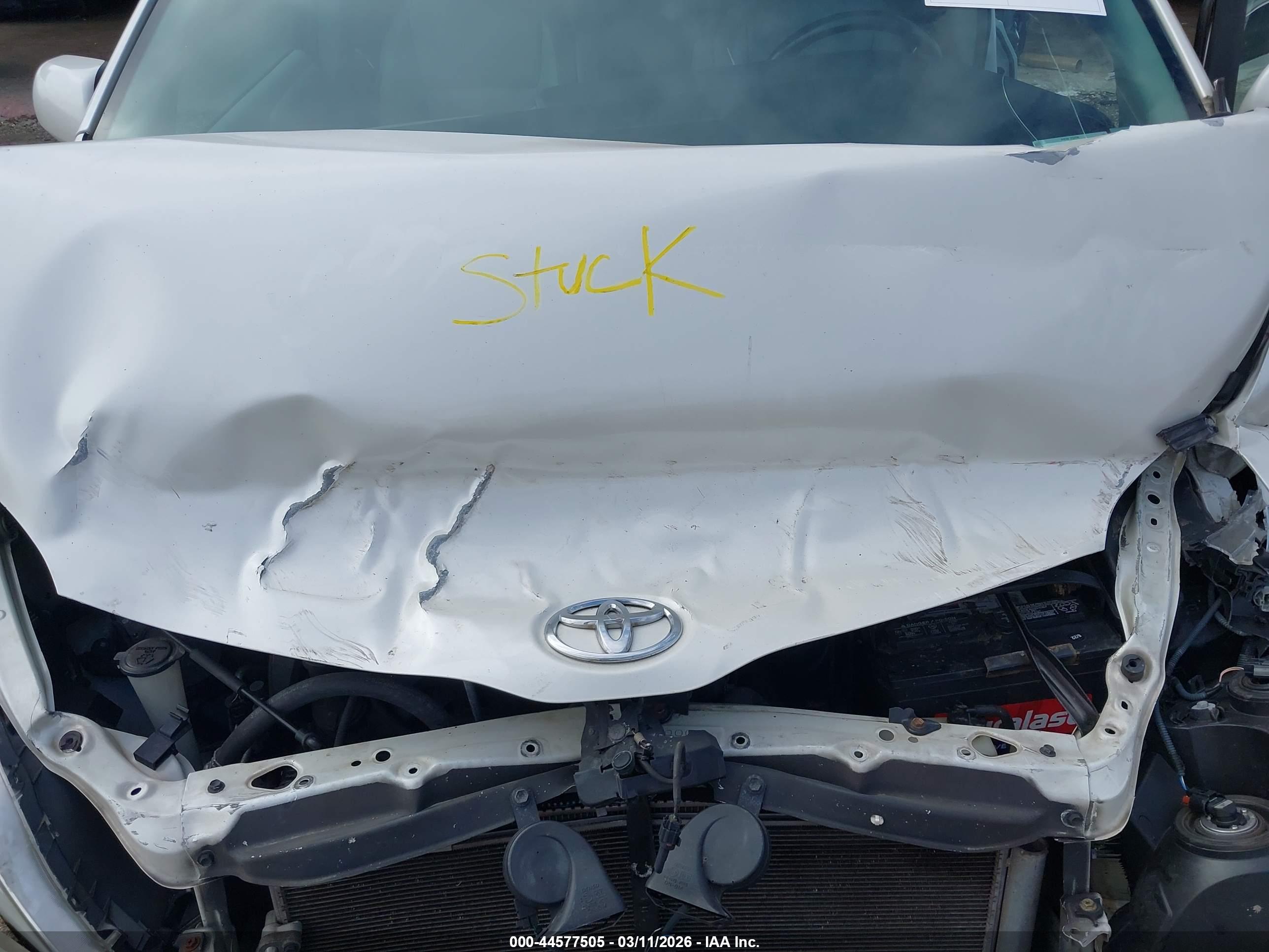 TOYOTA SIENNA image 10