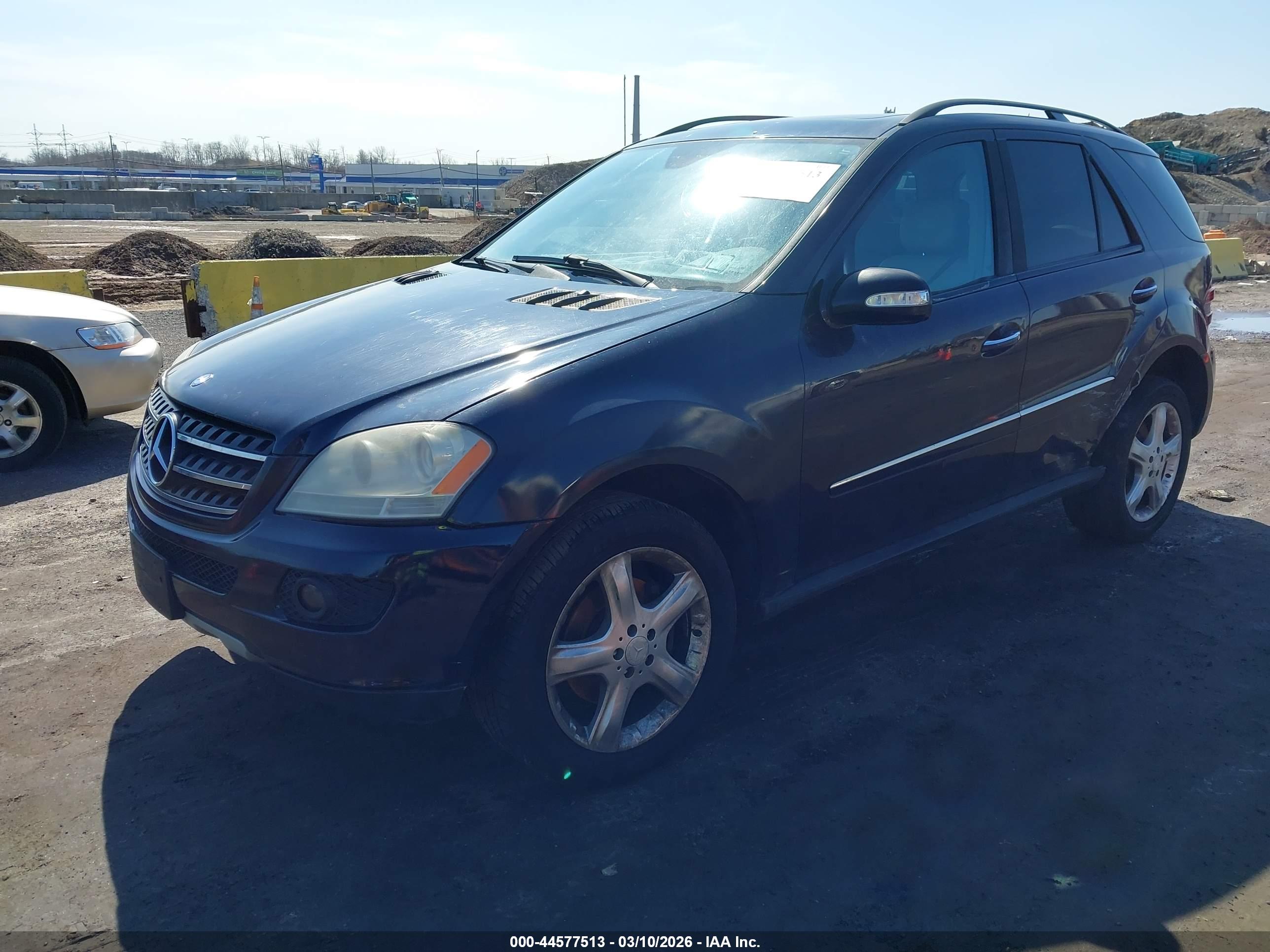 MERCEDES-BENZ ML image 2