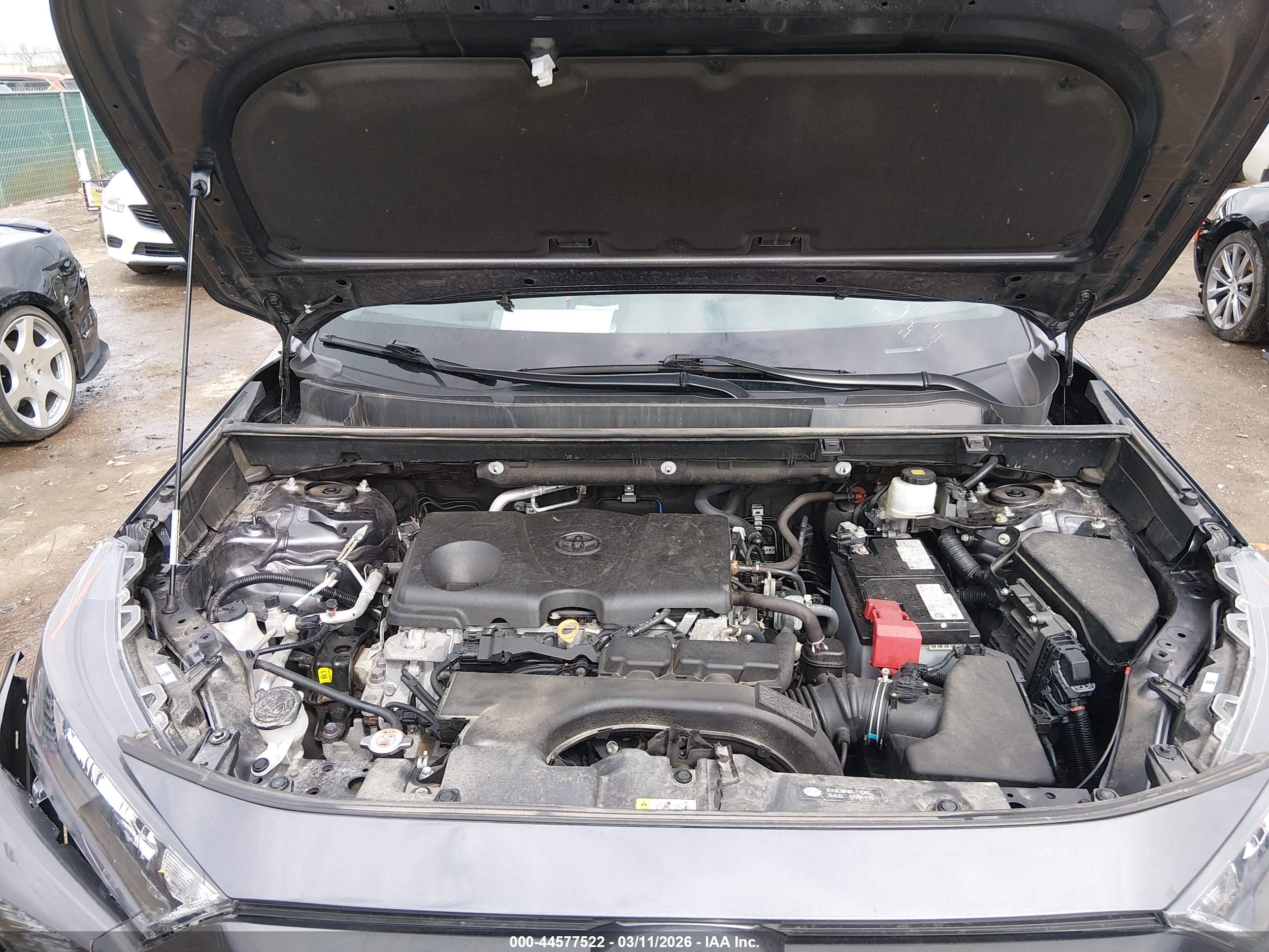 TOYOTA RAV4 image 10